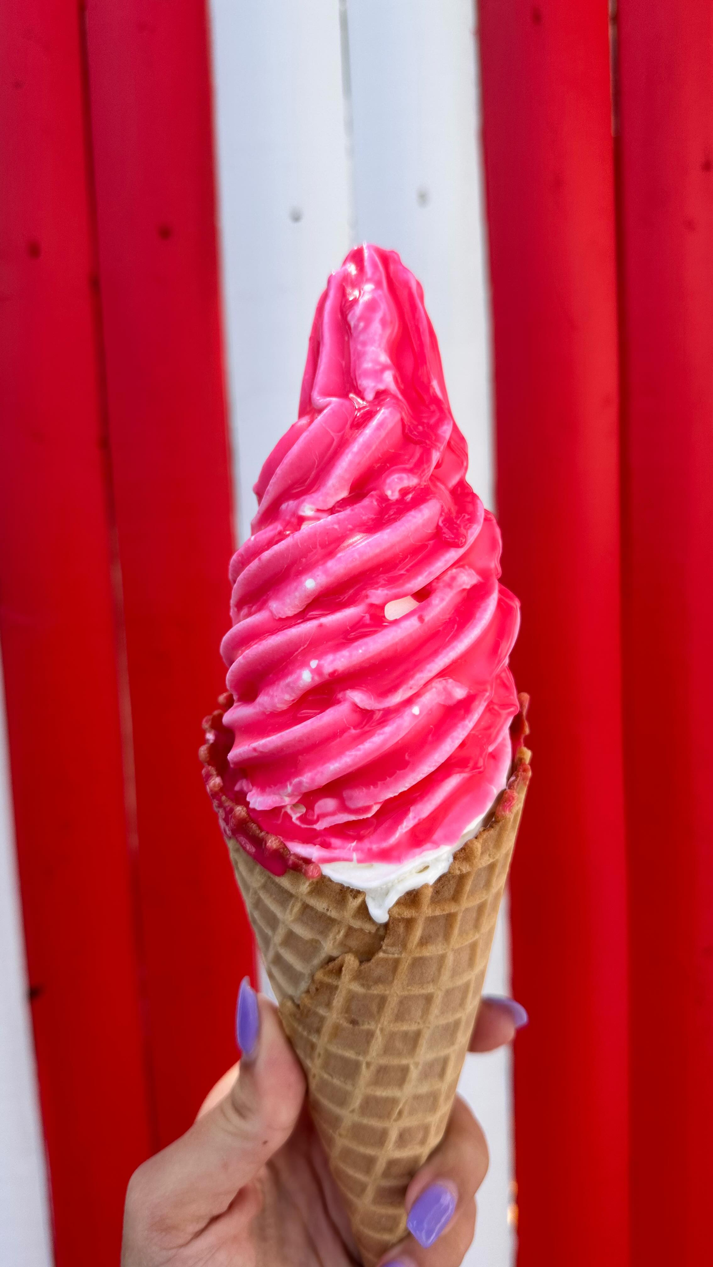 🫧We’re honoring this sunny Memorial Day with one of our fun dip flavors; Cotton Candy💕Now all we need is for the weather to stay like this!🌞 Swing on by for your favorite sweet treats & more‼️
#Scoopsnmore #icecream #carmelny #summer #yummy #upstateny #hudsonvalley #icecreamcone #newyorkfork #newforkcity #nyicecream #familyowned #memorialdayweekend #cottoncandyicecream #cottoncandysky #icecreamshop