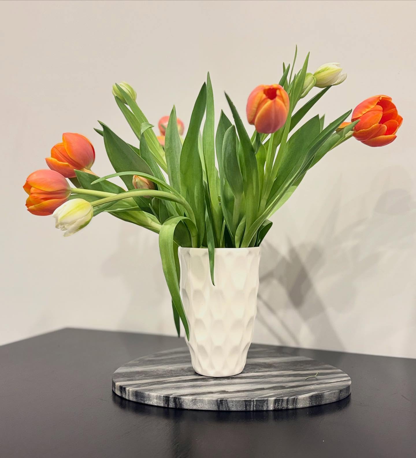 Fills my soul to dwell on these beautiful blooms and the way they fall with very little arranging 🌷