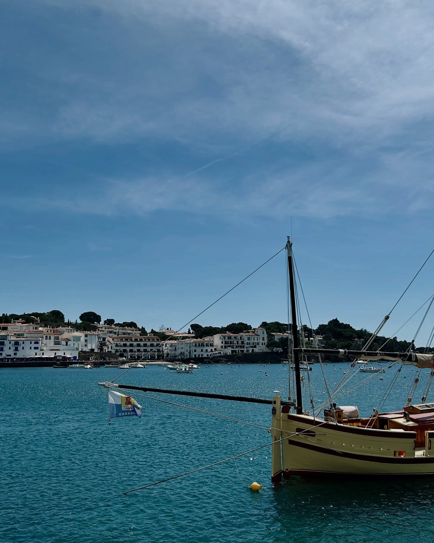 Fun escape to Cadaqués today ⚓️. This amazing town is accessible through many ways, gravel or road, and there’s one thing in common: All the ways are just AMAZING and UNIQUE ✨
Sometimes we come back home pedaling, others by boat to Roses and back to @grvlhouse. Whatever your prefer 👌🏽
PD: That’s in Girona region too 😉
Come stay at @grvlhouse and discover it for yourself 🌾🚲
Hit us up to craft your one-of-a-kind adventure at Gravel House Empordà 🚀
#gravelcycling #gravelbike #adventurecycling #bikepacking #gravelgrind #cyclinglife #gravelriding #explorebybike #graveladventure #ridegravel #pedalandexplore #adventureonwheels #biketrip #recovery #trainingcamp #roadbiking #cyclingtips #cyclingcamp #gironacycling