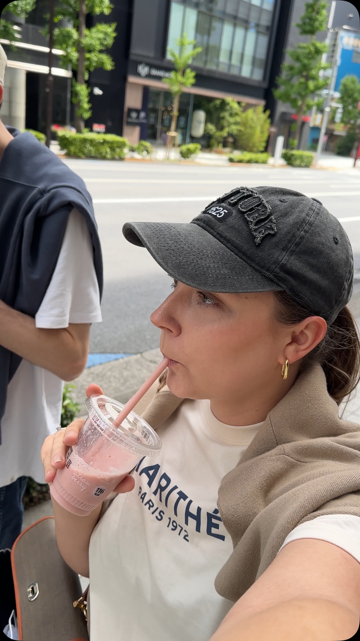 Would you try this for $2? 🗣️👇🏼🍊 #konbini #japan #onlyinjapan #japan711 #711run #711smoothie #hkkol