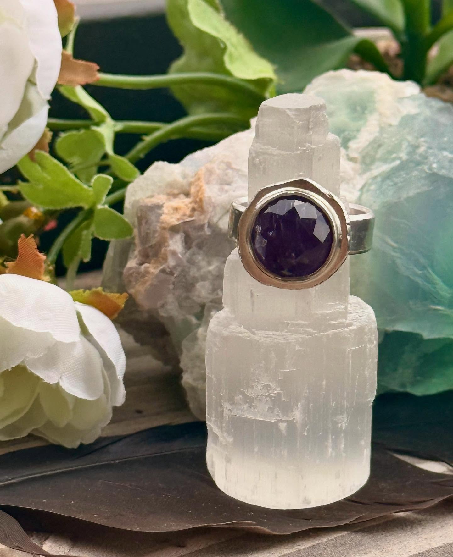 Amethyst • Silver • Size 8 #HandmadeJewelry
#Jewelry
#Handcrafted
#ArtisanJewelry
#Metalsmith
#Metalsmithing
#Silversmith
#Silversmithing
#JewelryMaking
#BenchJeweler
#JewelryArtist
#SilverJewelry
#SterlingSilver
#Silver925
#HandmadeRings
#Rings
#GemstoneRing
#BezelSetting
#StatementRing
#UniqueRing
#CustomRing
#Gemstone
#Gemstones
#NaturalGemstones
#Cabochon
this this it’s like I can’t. It’s like a hammer one that I made and no no no it’s purple and it’s like geometric like a rose cut.
