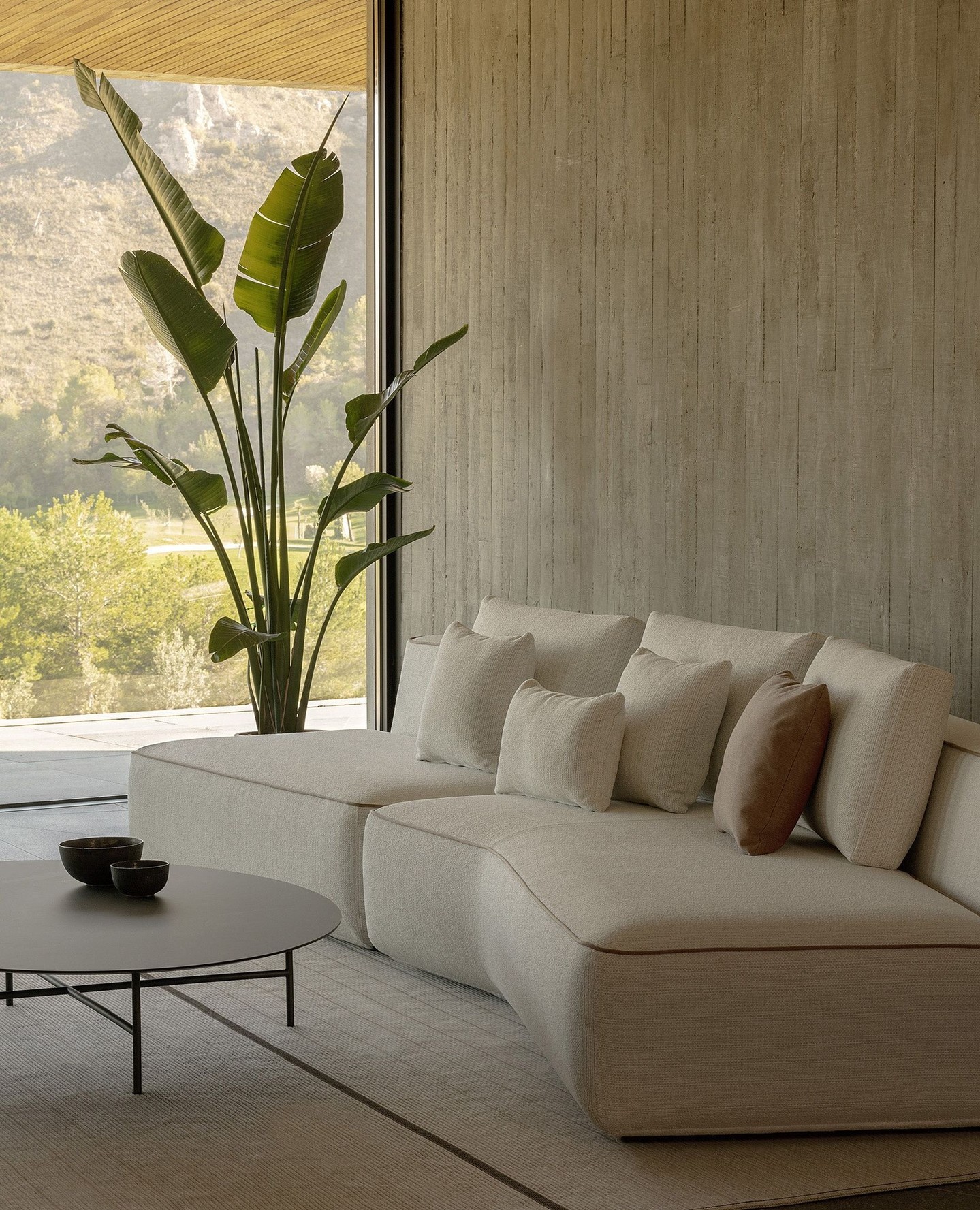 A sofa that can be used indoor and outdoor 🌿🏡
Versatile, stylish, and made to stand out - this modern sofa transitions effortlessly from indoors to outdoors.
Customize the piping in a contrasting color for that subtle pop that makes all the difference. Whether on the terrace or in the living room, it’s comfort and character in one statement piece.