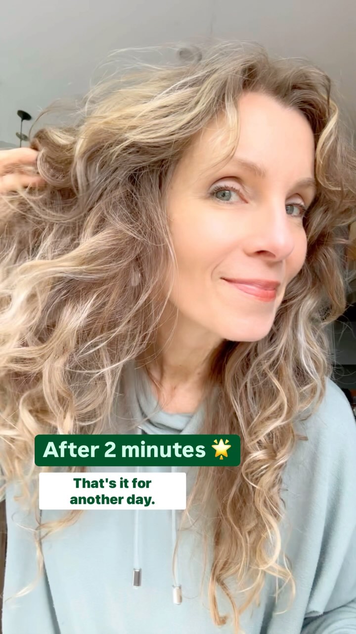 For those rushed days 😰
and those “just one more day!” days…
We all have those! 🙋♀️
🌎🌱WAY better than the alcohol sprays that smell like grandma’s over-perfumed closet (no offence to grandmas 🤭)
🌟 It’s a quick fix you must have on hand!
- Greasy Bang Fix (our awesome version of a dry shampoo!) with gotu kola to soothe the scalp
- Hydrate & Shine leave-in conditioner: because you should never refresh with water! 🤯
👉check out the Refresh Duo bundle, with a lil’ discount 🎁
❓Ever have those days? 🤭
.
.
#greasyhair #fixmyhair #hairquickies #ecohair #scalpcare #gotukola #ontariomade #canadamade #leaveinconditioner #minimalistic #easyhair #haircare