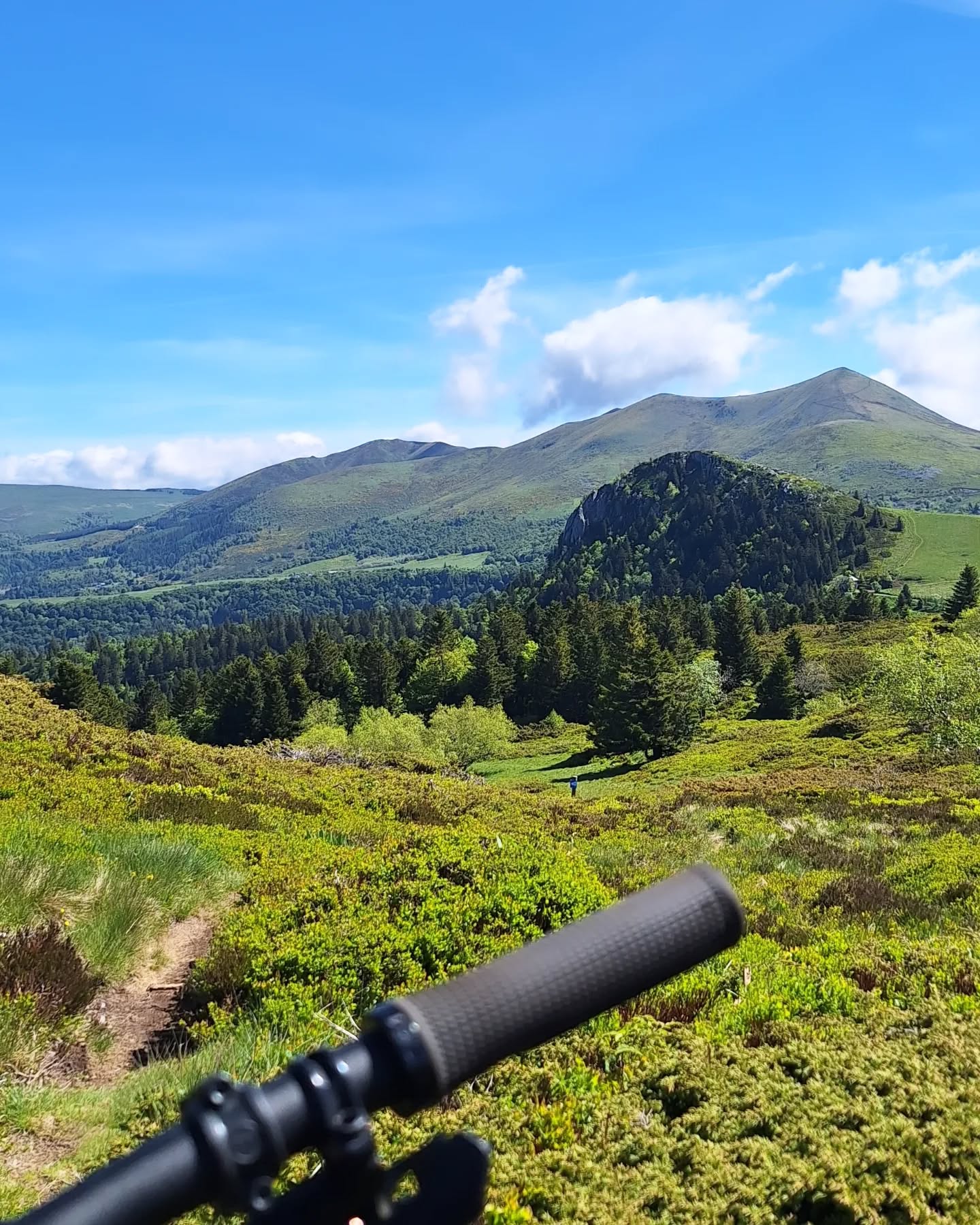 PLAISIR DU JOUR
#mooddujour #photooftheday #photopaysage
#sortievttdumatin
#enduromtb #entregirls #montagnes