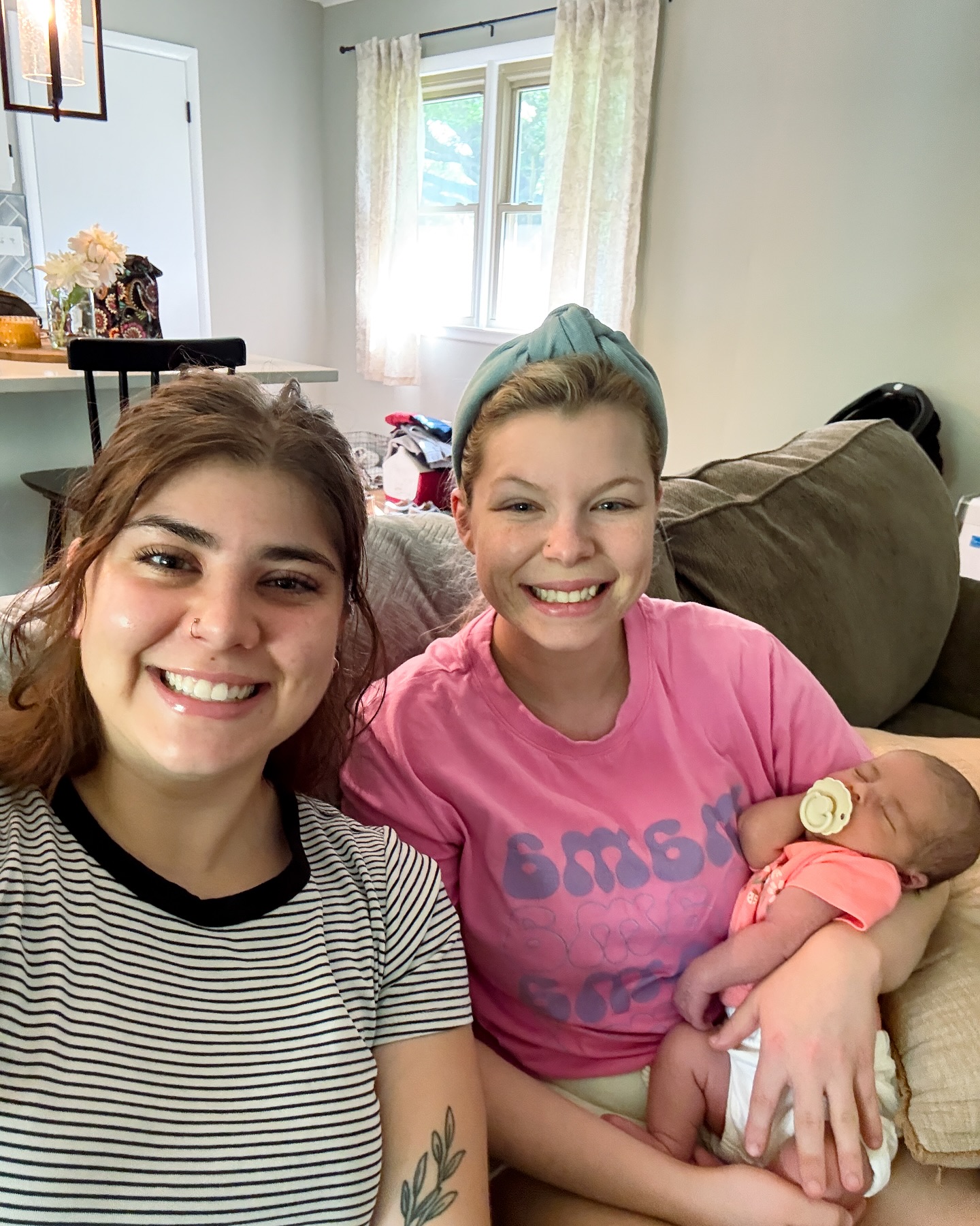 We praise God for the delivery of Hannah’s healthy baby girl via emergency C-section a few weeks ago.
Hannah knew in her gut that something wasn’t right when she noticed decreased movement of her baby, still a few weeks before her due date.
She trusted her intuition, and went into the hospital for monitoring where it was accurately decided that the safest delivery for baby Henley would be through a cesarean section.
The medical team was incredible, and they played Hannah’s worship music over their speakers during the delivery.
It was also an immense blessing to be able to support her in the OR alongside her husband!!🙌🏼
•
•
•
•
•
•
•
•
#Doula #DoulaCare #PregnancyJourney #pregnancytips #pregnantmom #doulasupport #pregnancycare #laboranddelivery #birthsupport #empoweredbirth #postpartumdoula #postpartum #newborn #newbornbaby #newborns #newbornlife #birthdoula #PregnancyInterventions #InformedChoices #NaturalBirth #kansascity #kcmoms #kcdoula #kcdoulas #kansascitydoula #kansascitydoulas #missouridoula #kansasdoula