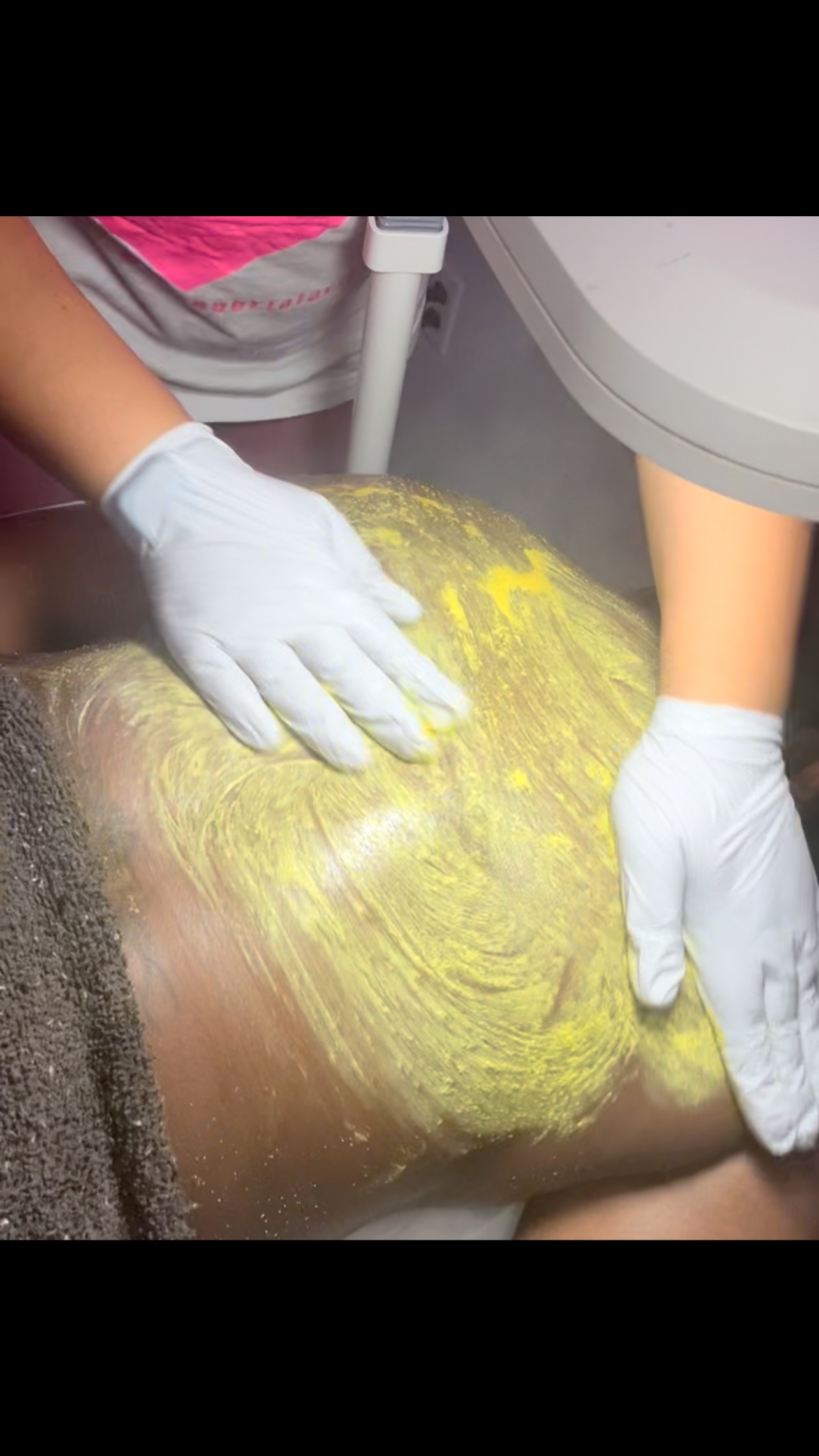 Get into my back scrub same as a facial but for your back video coming soon !!!
Dermaplaning is a skin treatment that uses an exfoliating blade to skim dead skin cells and hair from your face.Dermaplaning aims to make your skin’s surface smooth, youthful, and radiant. This treatment can aim to remove deep scarring from acne and uneven skin tone on your skin. It’s also used to remove “peach fuzz,” the short, soft hairs on your face.
Benefits Of Facials
* Reduce Stress And Relieve Psychological Distress.
* Cleanse Your Skin.
* Prevent Aging. ...
* Facial Massage Promotes Blood Circulation. ...
* Rejuvenate Your Skin. ...
* Facials Help Detoxify The Skin. ...
* Treat Acne And Acne Marks. ...
* Eliminate Whiteheads And Blackheads.
Follow my business page @_FacingIt & check out some of my work
Website: AubriaFacingIT.com
Are You FacingIT