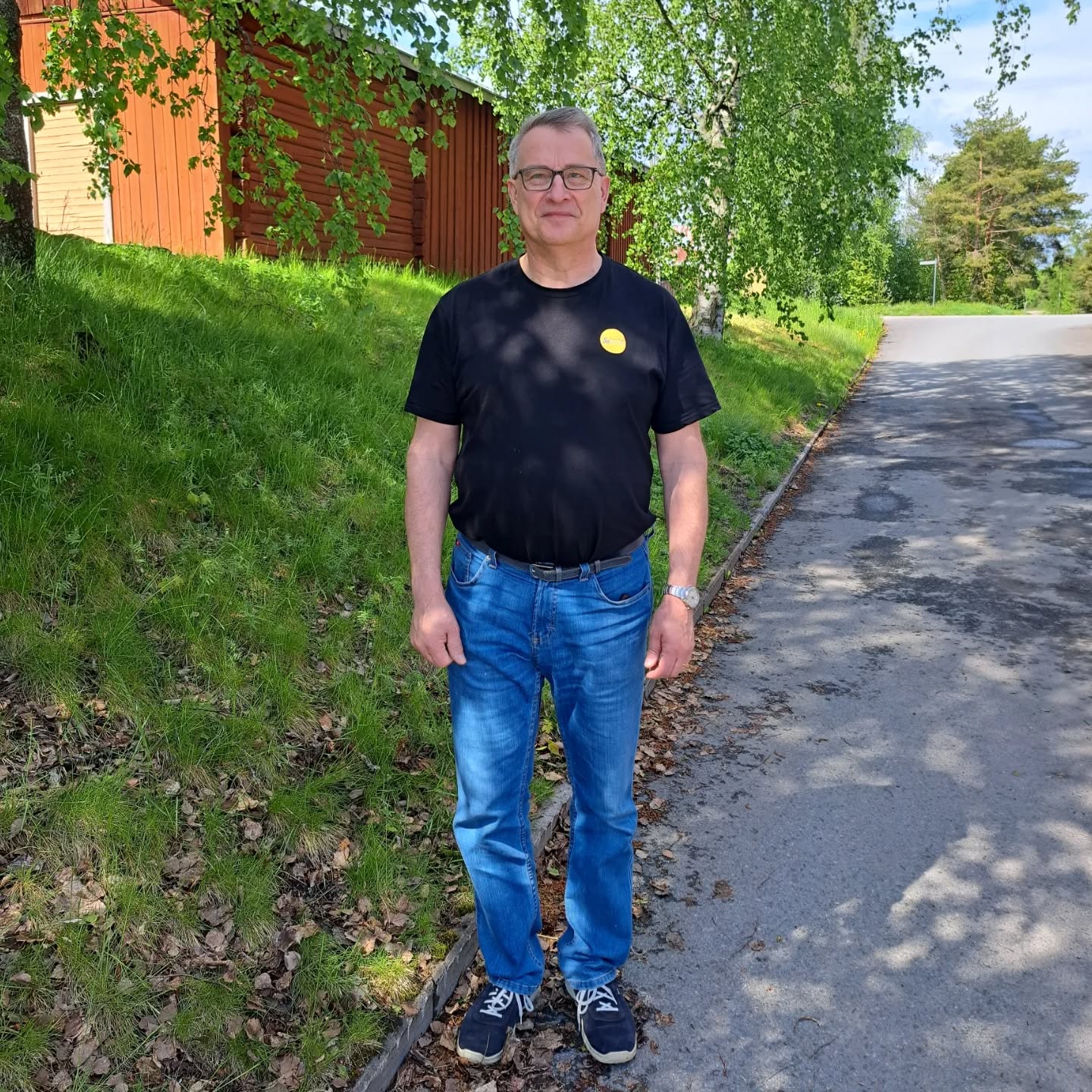 Nyt tulee ikävä! 35 vuotta matematiikkaa ja fysiikkaa lukiossamme opettanut Ilkka Sillanpää aloittaa tänä kesänä eläkepäivänsä. Viime viikolla kahviteltiin Pikkufiinissä ja tänään opiskelijat askartelivat Ilkalle kortteja ja lausuivat runoja. Iso kiitos Ilkalle, muista tulla käymään! 💛💐☀️