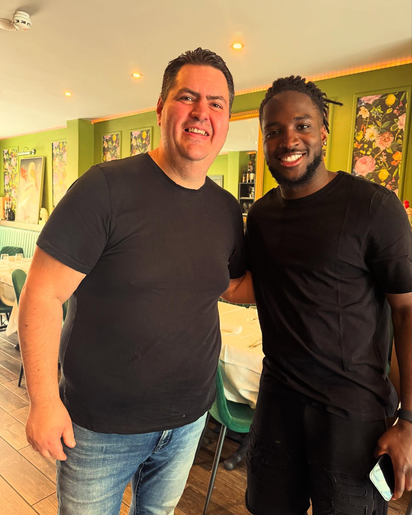 “Special guest alert! 🤩 We’re thrilled to have @jonathanrowe_ @olympiquedemarseille football club join us at Lizzie’s Cucina for a chat! 😊 It was an absolute pleasure having you with us, Jonathan. We hope you enjoyed your time here and can’t wait to welcome you back! 👋🍝 #lizziescucina #olympiquedemarseille #jonathanrowe #football #foodiemeetandgreet #northlondon #italianrestaurant #cheflife ⚽️ 🍝 @carmelo_carnevale