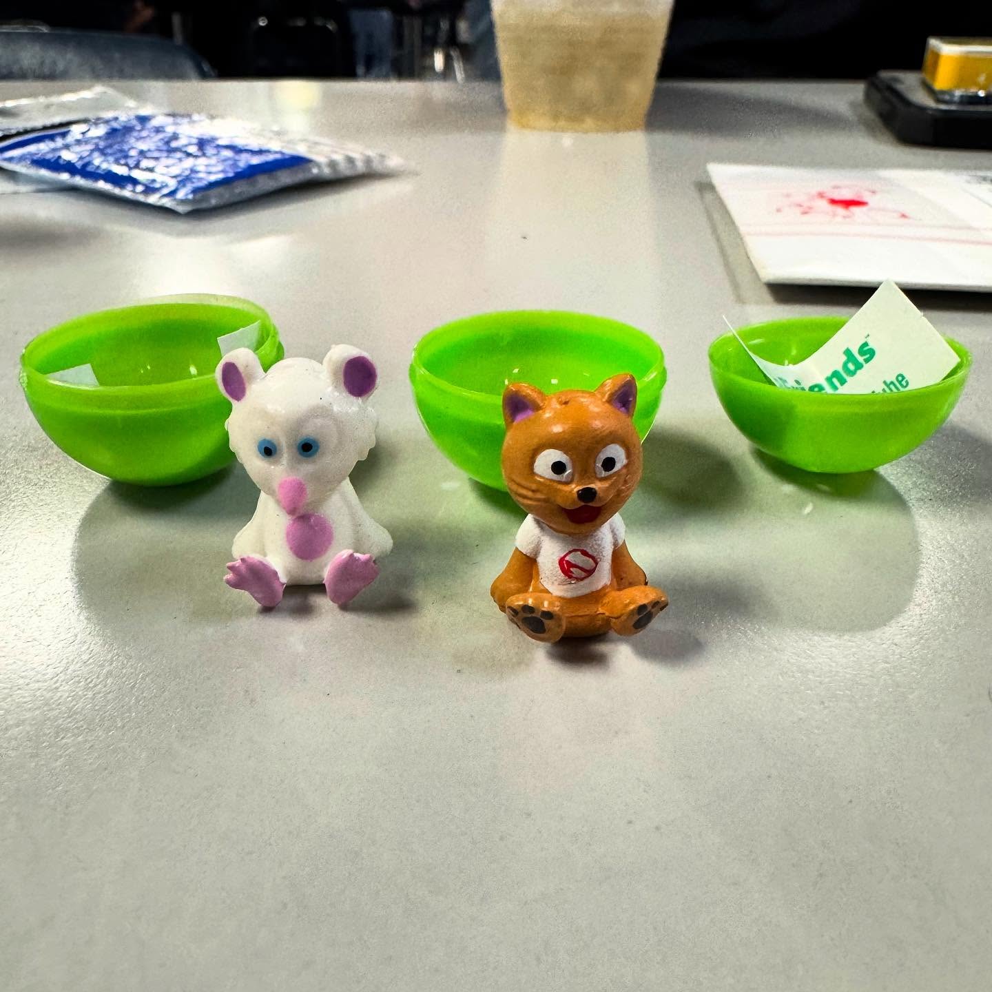 Tiny capsules, big personalities. Meet today’s VeeFriends haul! Which one’s your spirit animal—Cynical Cat or Mojo Mouse?
#VFMinis #LOUDVending