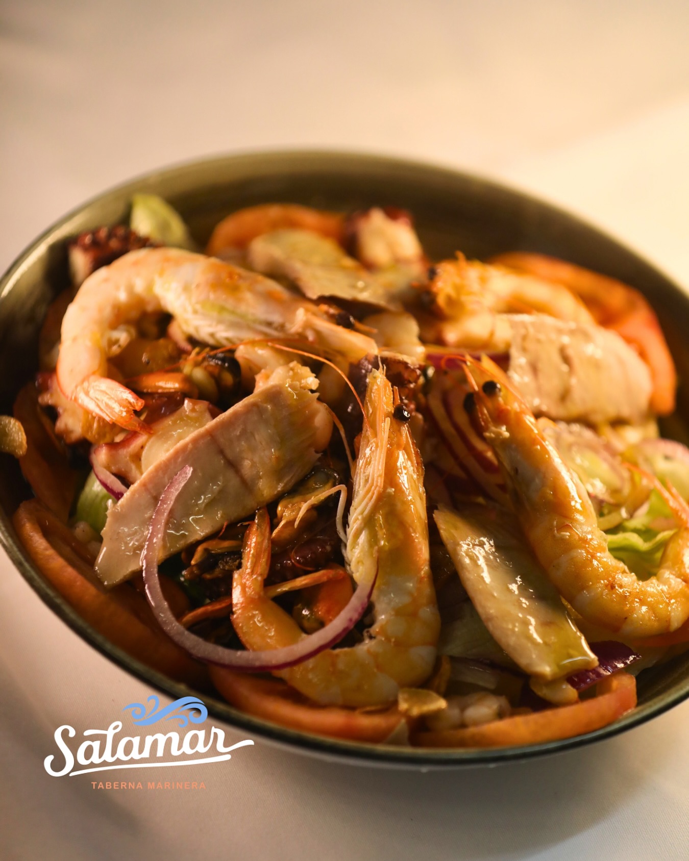 Nuestra Ensalada Marinera con Pulpo, Langostinos, Ventresca y Cebolla Morada! 🐙🐟🦐
Lo mejor del mar sin salir de Madrid en Salamar!
📍Calle Cartagena 103, Chamartín, Madrid