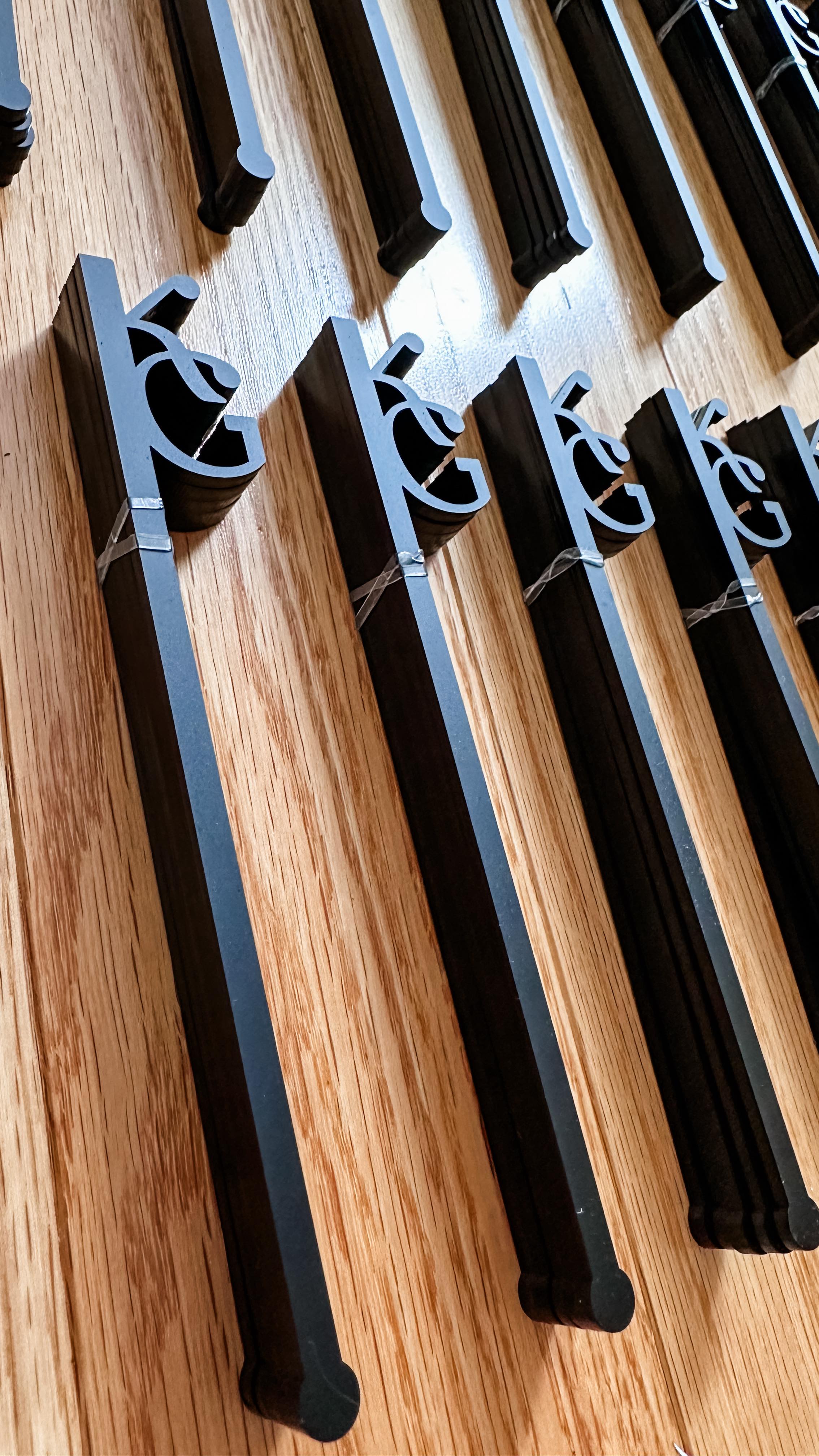 Drink stirrers are such an easy and fun way to elevate any event and today we’ve got a whole bunch being packed up to ship!✨
#lasercutting #laserengraving #thundernova #thundernova51 #drinkstirrers #swizzlesticks #wedding #weddingdecor #weddinginspiration #eventdecor #designhousebybrittany