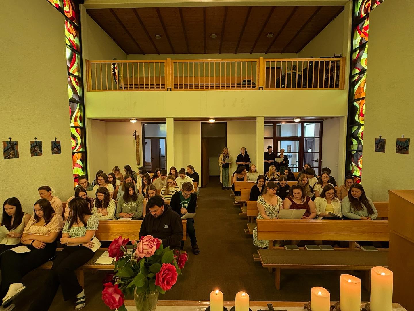 Abschlussgottesdienst der 3 und 4 HLS 😊
Am 28. Mai fand unserer Kapelle der Gottesdienst für die beiden Klassen statt, die nun ins Praktikum und in die Ferien starten. Wir wünschen alles Gute! 😊