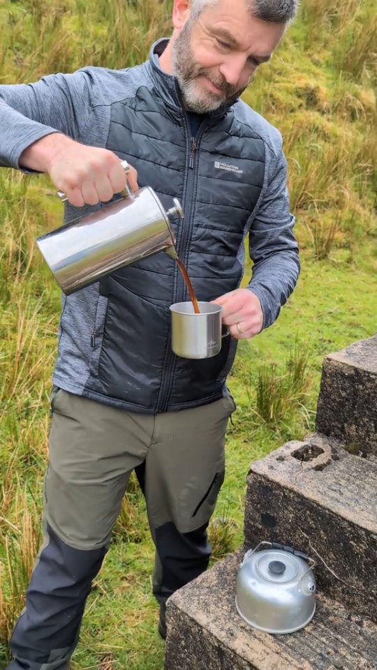 Just another day at the office… enjoying lunch at my favourite restaurant on top of Benbulben 😊 #irelandinfocus #wildatlanticway #benbulben #outdoorcooking #fypシ❤️💞❤️