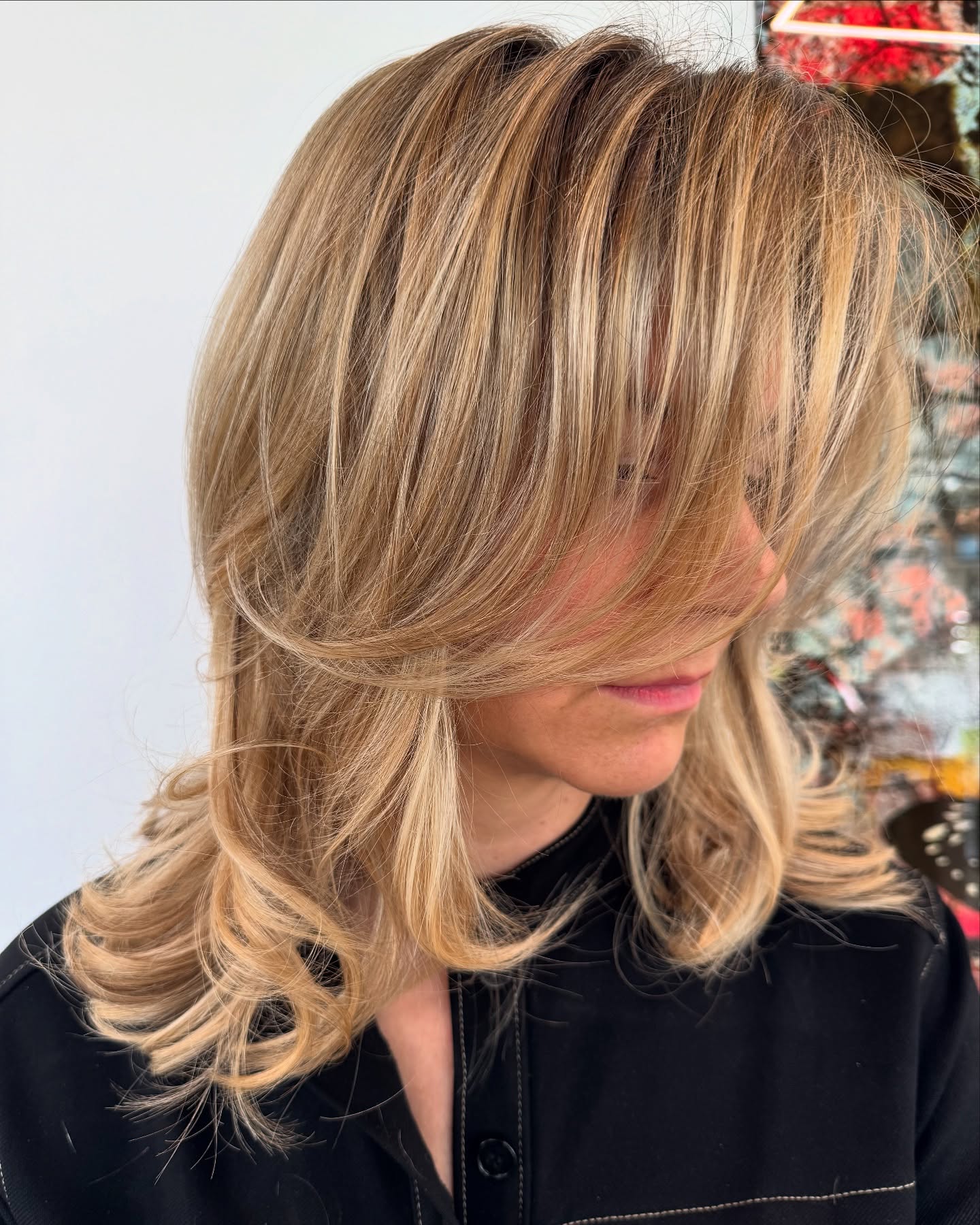Her & Her blond = Perfect Match 💛
#colorspecialist #colorist #blondexpert #coiffeurluxembourg #hairdresserluxembourg #balayageexpert #haircolorist