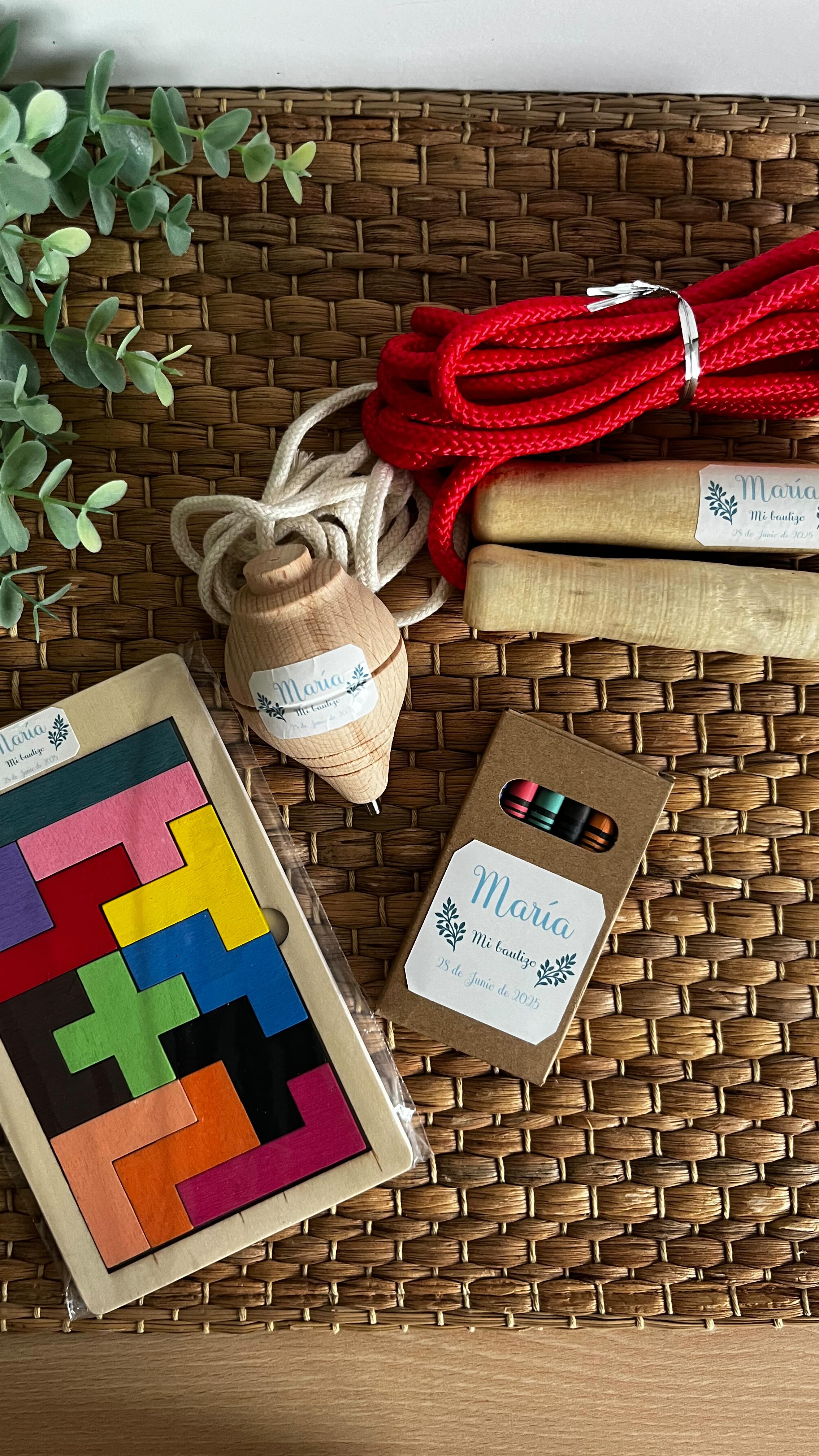 🌟¿Conocías nuestros pack?🌟
Si buscas un regalo especial y personalizado, visita nuestra web.
Podrás combinarlos como más te guste para montar tu pack 💖
La mamá de María eligió dos packs en función de la edad de los peques: uno con peonza, puzzle y cajita de ceras y otro con una comba, peonza y cajita de ceras
¿Y tú? ¿Ya tienes el tuyo?
#detallespersonalizados #packderegalo #regalosparaniños