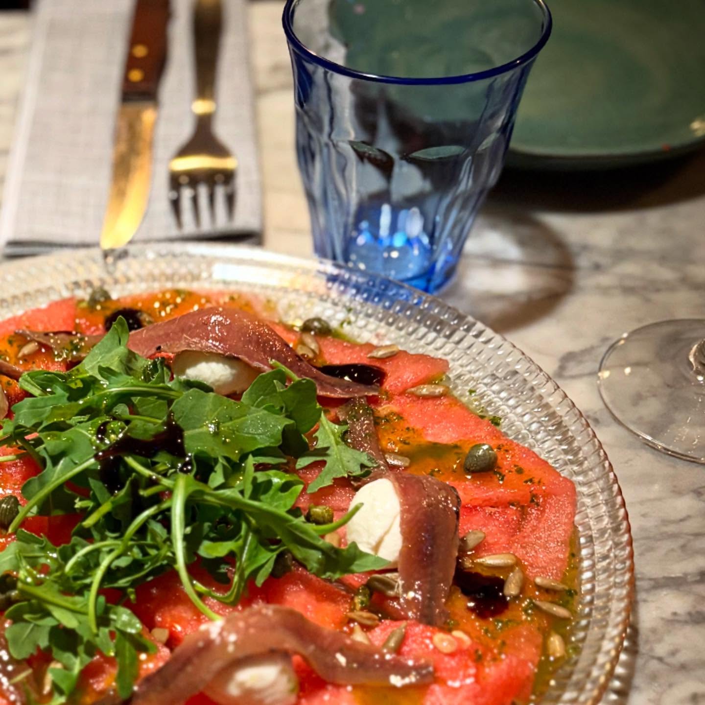 Aquest combo de carpaccio de 🍉 amb mascarpone i anxoves ens ha quedat deliciós 👌🏻