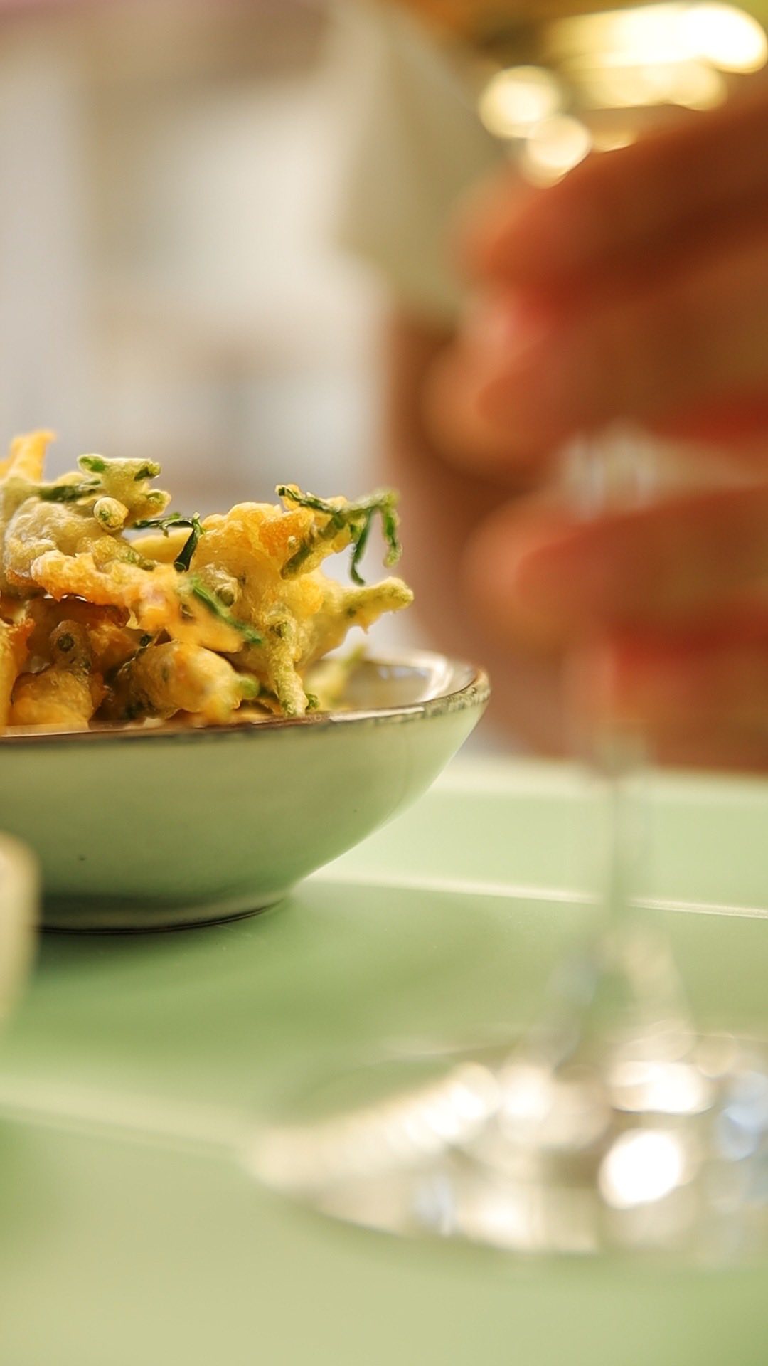 È online il nuovo menù di Rabarè e la nostra Drink List aggiornata 🥂
Scopri tutto sul nostro sito e vieni a trovarci per provare le nuove proposte!
—
Siamo in Via Maria Vittoria 58/H
Aperti dal Martedì al Sabato, dalle 18 in avanti.
#rabarè #piccoliassaggi #grandiingredienti #cucinacreativa #ristorantetorino #enotecatorino #bistrottorino #torino #cocktailbar #vino #happyhour #aperitivo #aperitivotorino