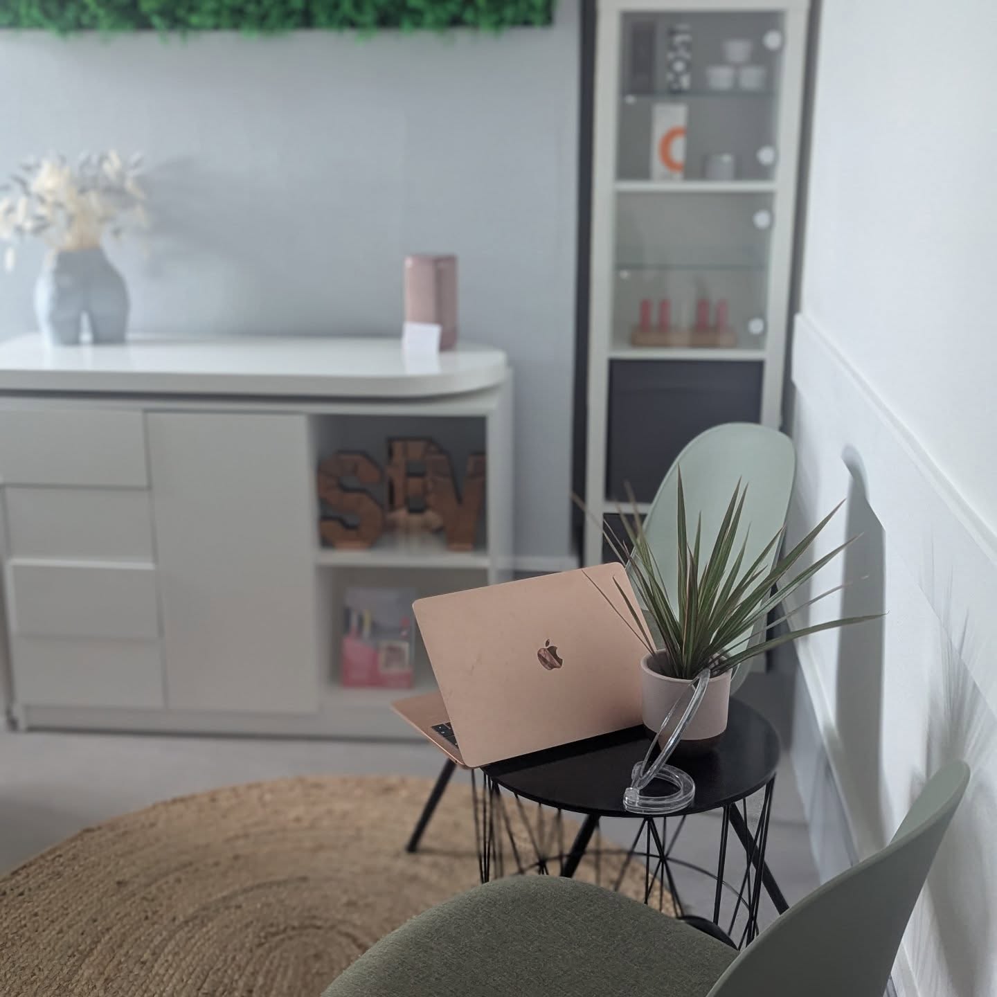 When you come to visit Skinology by Victoria, your treatment journey will begin with a thorough consultation, to enable me to tailor your experience.
If you're not sure about booking a full treatment straight away you can simply book a skin consultation instead, these are £27 and £15 is redeemable against your first facial of £65+
All availability is live on the website, follow the link in the bio.