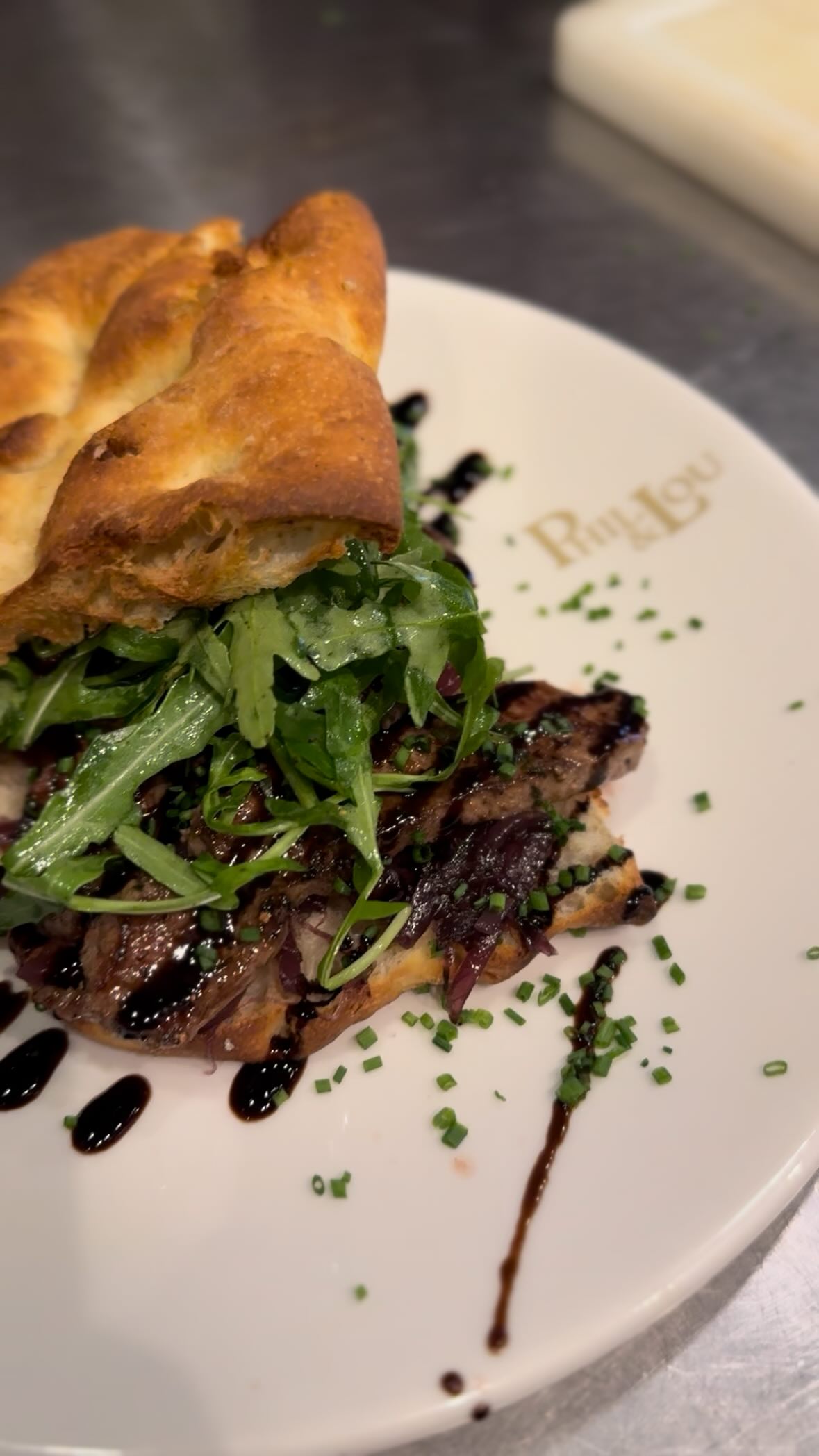 de PHIL&LOU steak sandwich!
PHIL&LOU heeft het hele hemelvaart weekend haar deuren open🥂! Kom jij vanmiddag bij ons lunchen?
#eetbar #koffiebar #wijnbar #woerden #lunch #utrecht #tapas