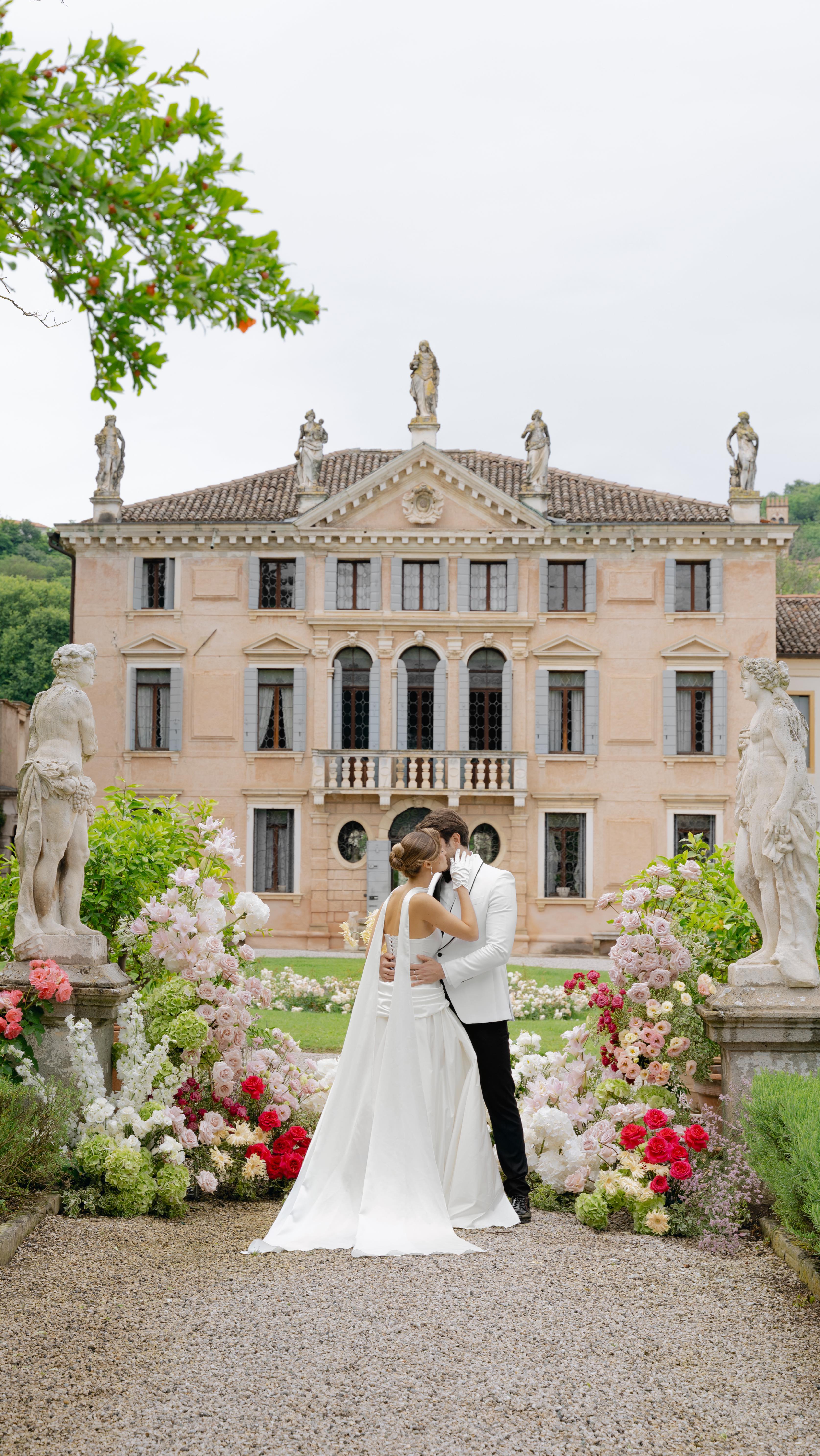 They said ‘I do’ in a dreamlike Italian villa 🏛️💐 Surrounded by timeless beauty, history, and the love they share. #ItalianWedding #VillaRomance #ForeverStartsHere
Organization & Concept — @peony_weddingworkshops @edelweiss_wed
Planning & Design — @diana_events_italy @sedykhphoto
BST Videographer — @nikitinvideo
Venue — @_villa_rosa
Bridal Gowns — @milleo.brand
Bridal Jewelry — @code_omaluna
Muah
