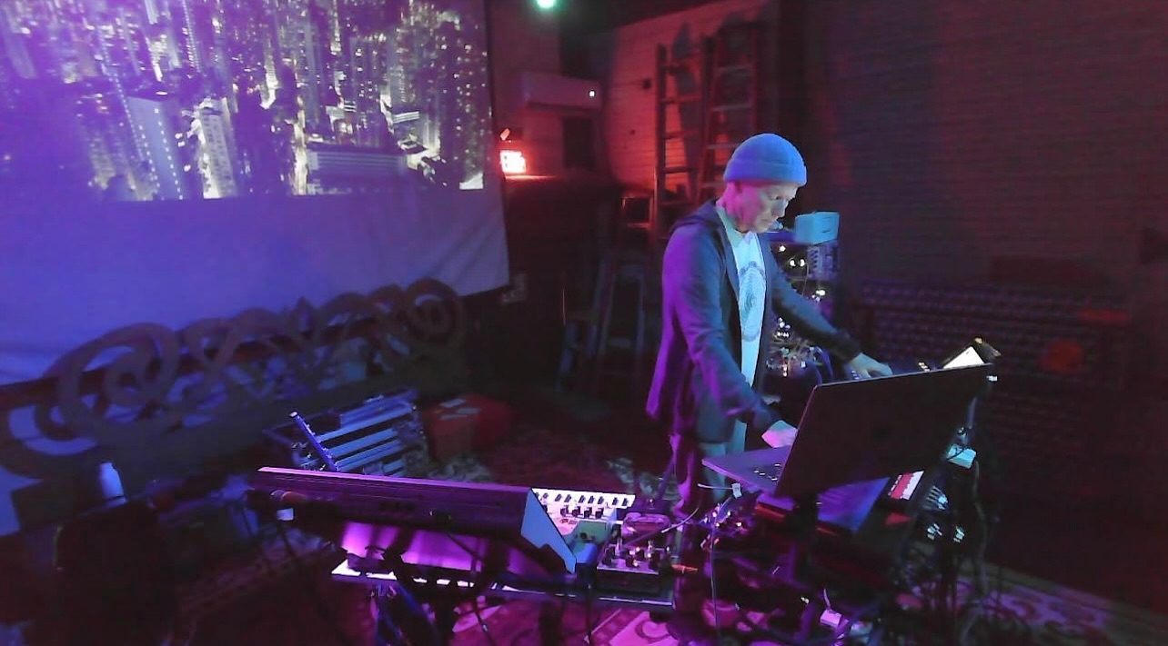 🌑 Now Streaming: Michael Stearns — Live at Solar Culture
Michael’s new livestream replay is now available on Viewcy! Recorded during the New Moon of Chinese New Year at Solar Culture Gallery in Tucson, this intimate concert wove a powerful sonic journey through guitar improvisation, Wilsonic subharmonics, and Samsara’s “Village Life”—all set against the backdrop of the world-renowned Tucson Gem & Mineral Show.
🎟️ Watch now on Viewcy: https://www.viewcy.com/event/michael_stearns_live
✨ Already purchased the live event ticket or digital download on Bandcamp? Email your receipt to info@michaelstearns.com, and we’ll send you a free access code to watch the full replay.
💫 Want more? Subscribe to Michael’s Viewcy channel for:
Monthly livestreams & sound talks
Studio sessions & sonic experiments
Rare footage & unreleased performances
Early access to future releases
🔗 Explore tiers & join here: https://www.viewcy.com/p/michaelstearns?tab=membership
#MichaelStearns #Viewcy #LiveAtSolarCulture #AmbientMusic #SonicJourney #GemShowVibes #NewMoonMusic #YearOfTheSnake #SamsaraSoundtrack #TucsonEvents