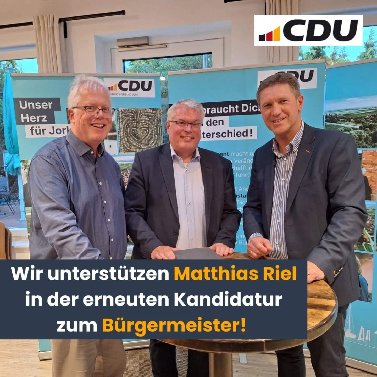 Wir unterstützen @matthias_riel ausdrücklich bei der erneuten Kandidatur zum Bürgermeister. Dies haben wir einstimmig auf unserer letzten Mitgliederversammlung beschlossen.
💪🏼 Gerne bringen wir in einer weiteren Amtszeit zusammen die vereinbarten 17 strategischen Ziele der Gemeinde Jork und damit maßgeblich unser Wahlprogramm von 2021 voran.
🌊 Wir sind uns darüber hinaus einig, dass insbesondere das Thema der Entwässerung und Küstenschutz von hoher Bedeutung ist und daher einen ganzheitlichen Ansatz benötigt.
Wir freuen uns auf die gemeinsame Gestaltung der Zukunft Jorks!
#unserherzfürjork
#bürgermeister
