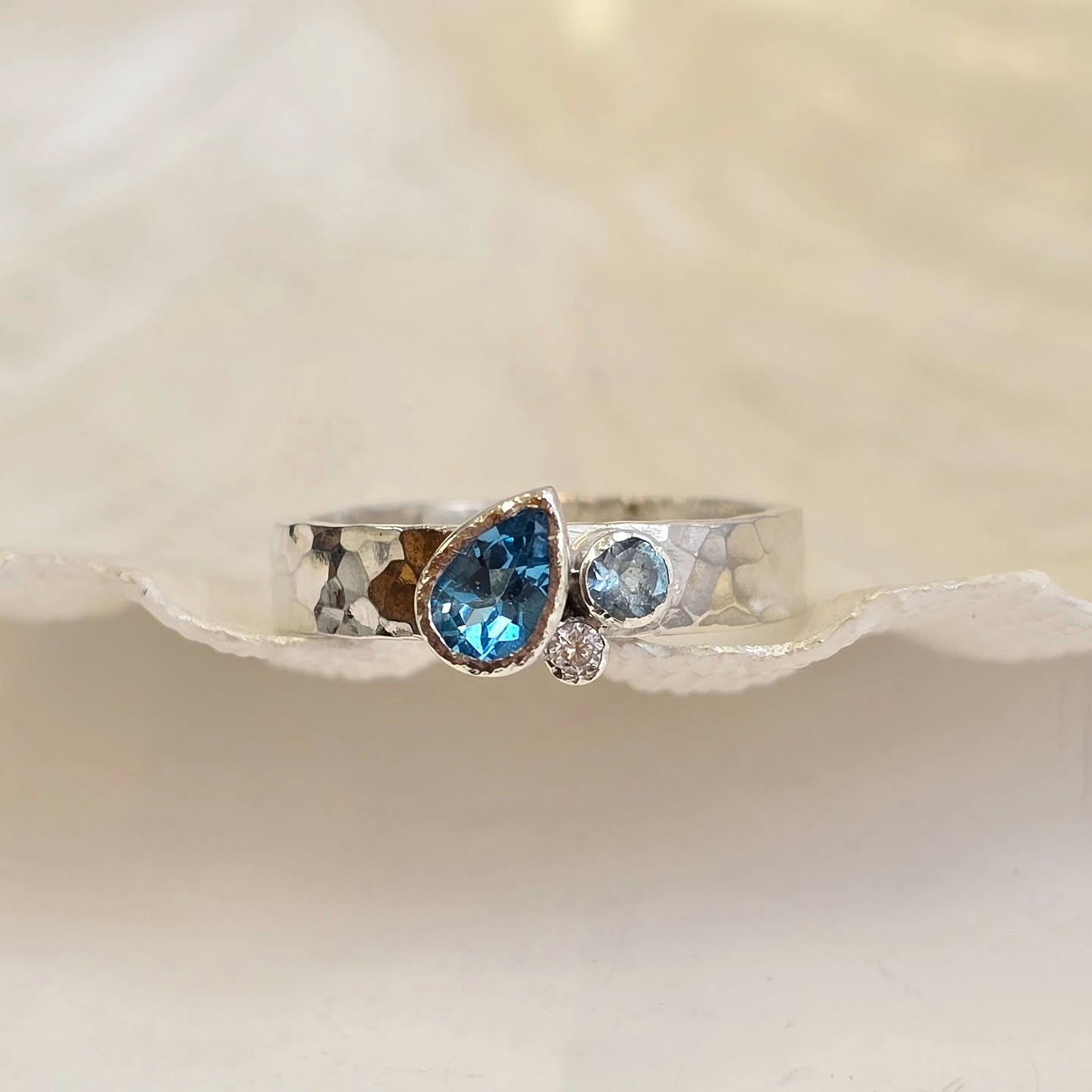 Colours of the sea 🌊
Two blue topaz gemstones and a moissanite gemstone. Inspired by the colour of the 🌊
.
.
.
##jerseyci #handmadejewelleryuk #inspiredbythesea #InspiredByNature #topazrings #bluering #oceanring #coloursofthesea #handmadejerseyci #customring #ilovethesea