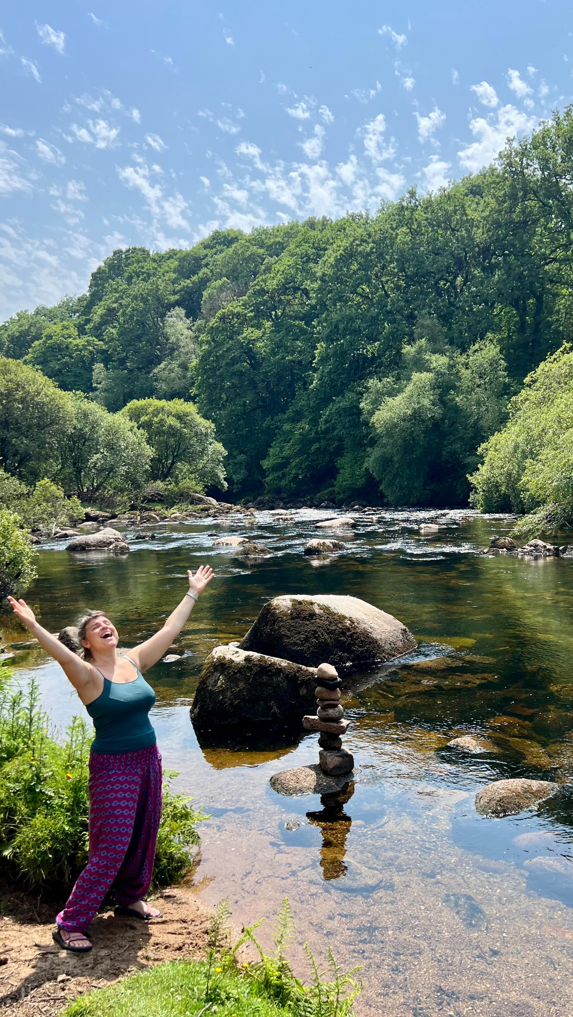 🌞 Happy Solstice!!! 🌞Last chance for the Early Bird Price for the Wild Song Women’s Retreat on July 19/20th at Avalon Permaculture Gardens nr Glastonbury.
🗣️ Time to free your authentic voice and find your soul song? ✨
Info and tickets in bio 🔗🔝
🌞 Looking forward to wild singing with you in nature!
#musicismedicine #wildsong #freeyourvoice #authenticvoice #embodiedvoice #dragonsfly