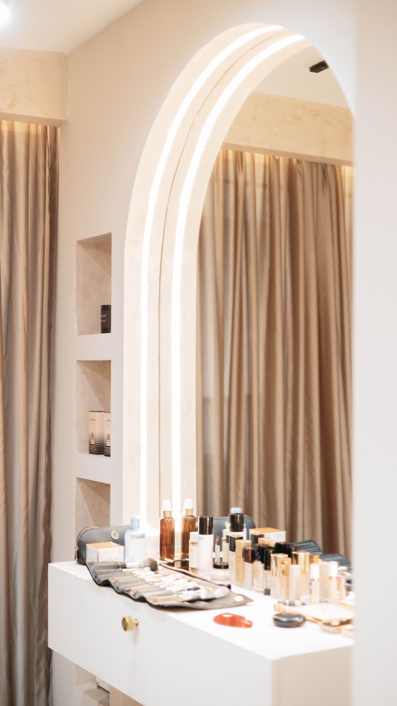 .
BROW & LASH SERVICES ✨
👁🗨 BROW SHAPE & TINT – £40
Flattering shape + defined colour = effortless beauty.
💫 BROW LAMINATION – £60
Fluffy, lifted brows that stay in place for weeks.
🌙 LASH LIFT & TINT – £69
Wake up to curled, dark lashes — no mascara needed.
☀️ Perfect low-maintenance treatments for summer days, holidays & poolside selfies.