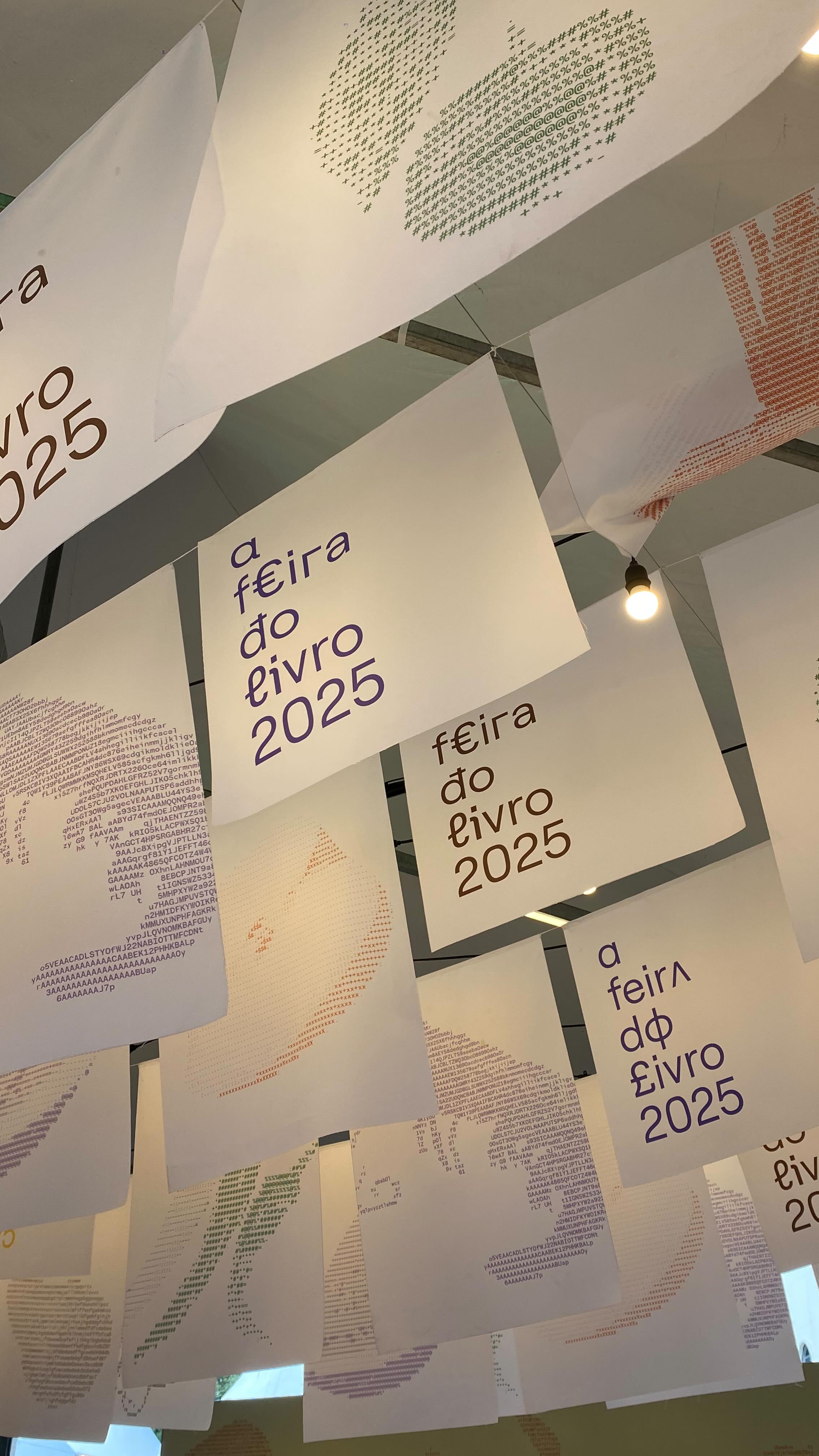 📚FEIRA DO LIVRO 2025 📚
Esse evento para os amantes de livros que estarão em São Paulo neste feriadão é uma baita oportunidade para conhecer leitores e novas obras inesquecíveis.
No @afeiradolivro tem toda a programação do final de semana e outras informações.
O endereço é: Praça Charles Miller, no Pacaembu. As estações mais próximas são Barra Funda e Consolação, mas para ambas precisam pegar ônibus até o local. Tem estacionamento no local.
#feiradolivro #feiradolivro2025 #pacaembusp #bookinstagrammer #bookstagram #sp #dica #resenhadelivros #livros #books #blog #passeioemfamília #dicadepasseio #feriadao #dicaliterária #bienaldolivro #bienaldolivrorj #naofui #reelsvideo❤️ #reelsi̇nstagram #reels #viral #reelsviral #feed #feedbookstagram