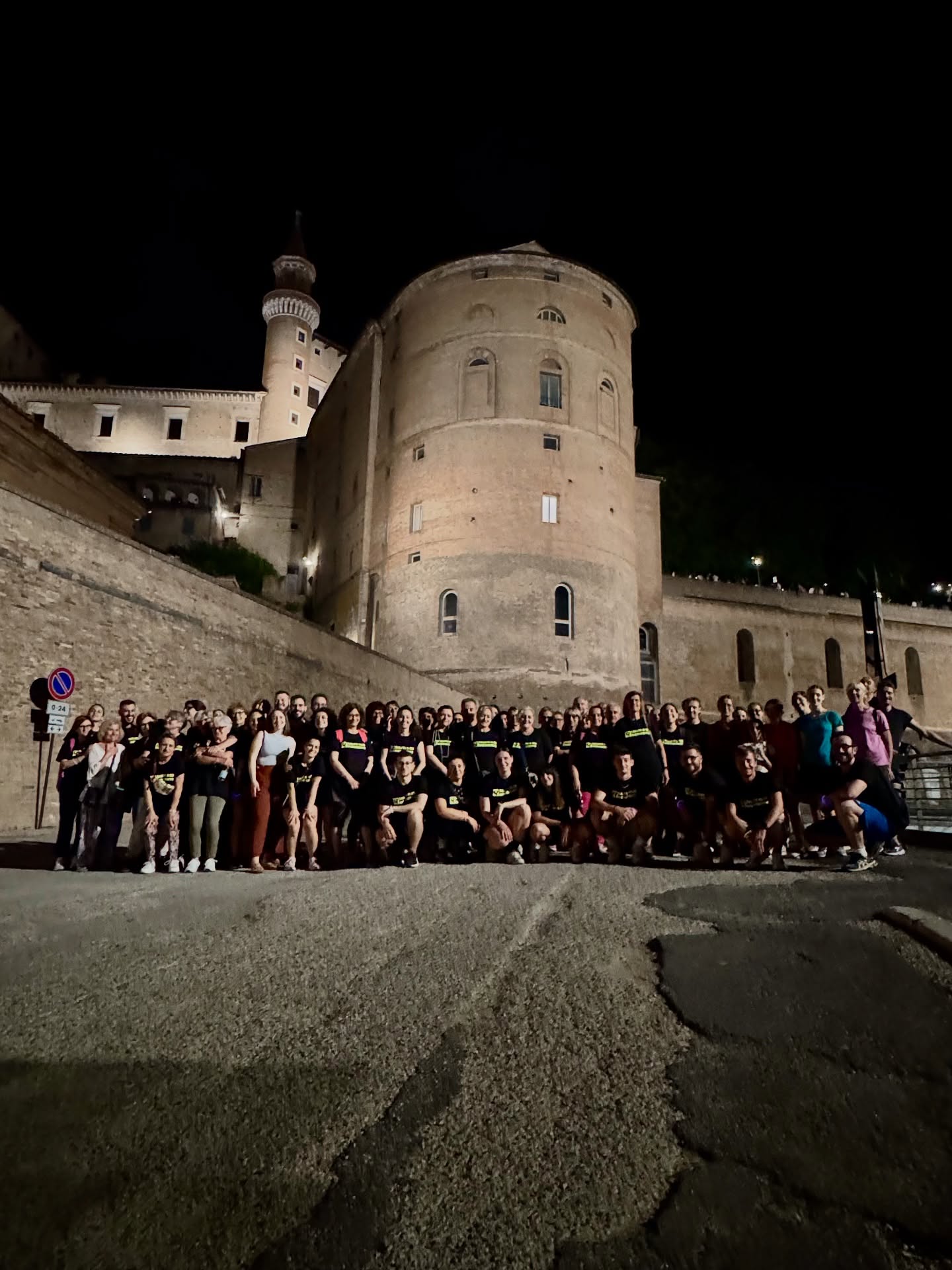 Il primo โCamminando con RiEDUCAโ รจ stato un vero successo!
Eravate tantissimi a condividere con noi la gioia del primo compleanno di RiEDUCA. Abbiamo camminato insieme, ammirato la bellezza della cittร illuminata dalla notte, riso di cuore e ascoltato qualche consiglio fondamentale su benessere e salute.
Grazie di cuore a tutti voi per aver reso questa serata cosรฌ speciale โฅ๏ธ
Un ringraziamento speciale anche agli sponsor che hanno reso possibile questa bellissima iniziativa: @farmacia_ricciarelli - @new.beba_sanitaria.ortopedia - @_mazzini_81 e SAIE๐
@sara.giuliodori_chinesiologa @osteopata_marcobecilli @massofisio_ar @sarabiologanutrizionista @dr.francescotentoni @bisciougo