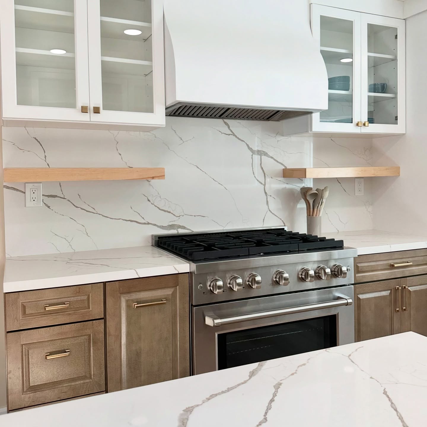 We had so much fun bringing this kitchen to life! Floating shelves and glass doors add that perfect balance of openness and texture. Our client wanted something one-of-a-kind, and with a few details it all came to life! 🤩
If you’re thinking about a kitchen remodel in San Diego, we’d love to help bring your vision to life!
#KitchenRemodelSanDiego #KitchenDesign #FloatingShelves #GlassDoors #StatementKitchen #SanDiegoRemodel #Davanna #remodel #kitchensofinsta #kitchengoals #kitcheninspiration #kitchenrenovation #shelving #renovada #sandiegoliving