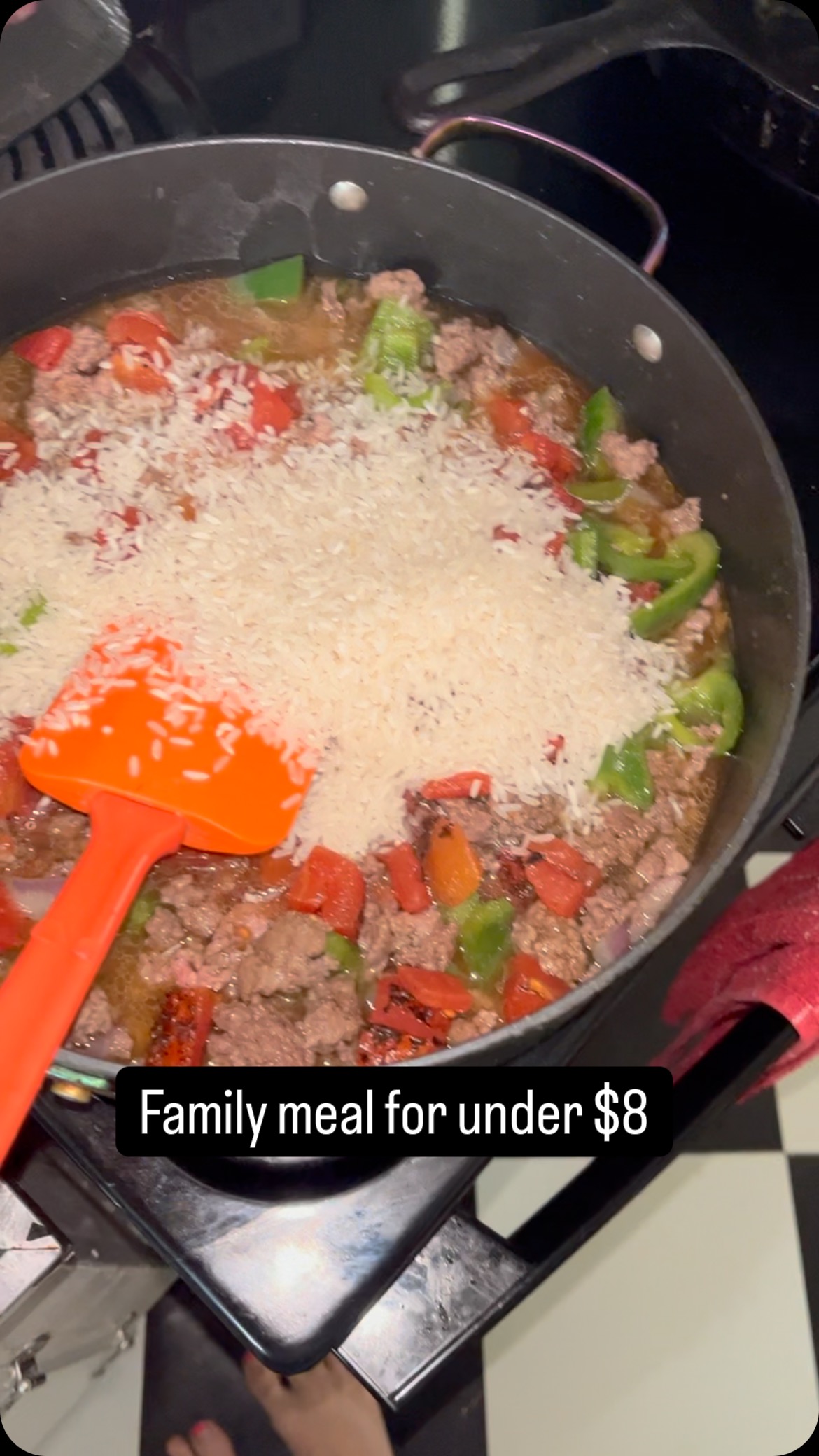 https://www.diywithchelsea.com/post/ground-beef-vegetable-rice-casserole-30-minute-family-meal-recipes #groundbeef #beef #pepper #garlic #onion #cooking #recipes #diywithchelsea