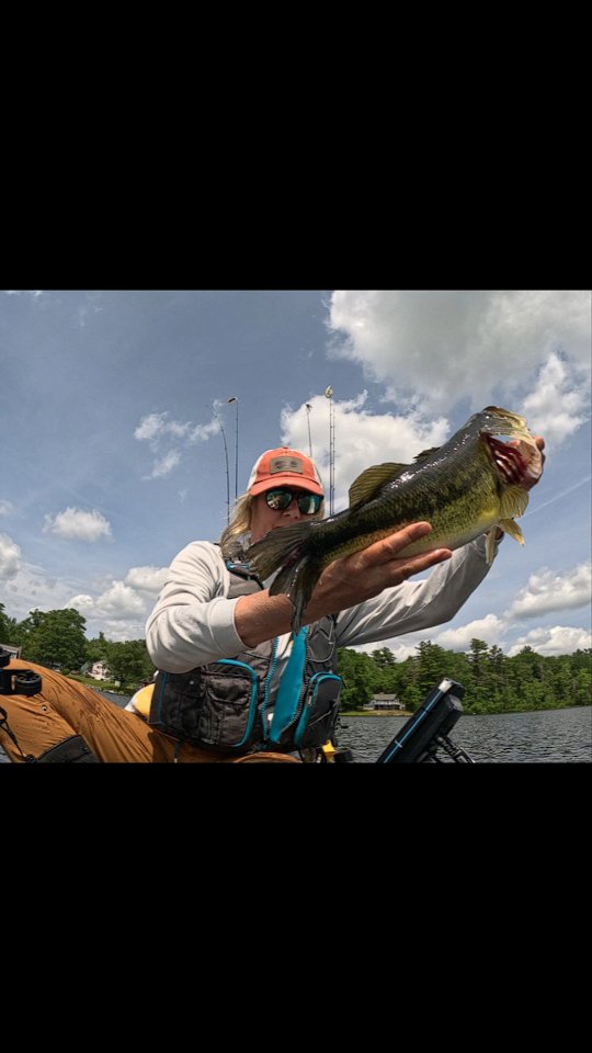 Sometimes these fish 💯 go a long way in healing our souls. If you know, you know 😃💕 I'm so grateful for this beauty! A huge appreciation for @reelfinatic
and @badbasscasts for helping me stay on it and keeping the fishing love faith. I'm bleelssed to have friendships like that for sure 💖🎣 .
#fishingobsession #fishlove #fishnh #largemouthbass #kayakfishing #bassfishing #womenwhofish #newhampshireoutdoors #hobiefishing #ladyangler #siezetheday #outdoorlife #samatisbaits