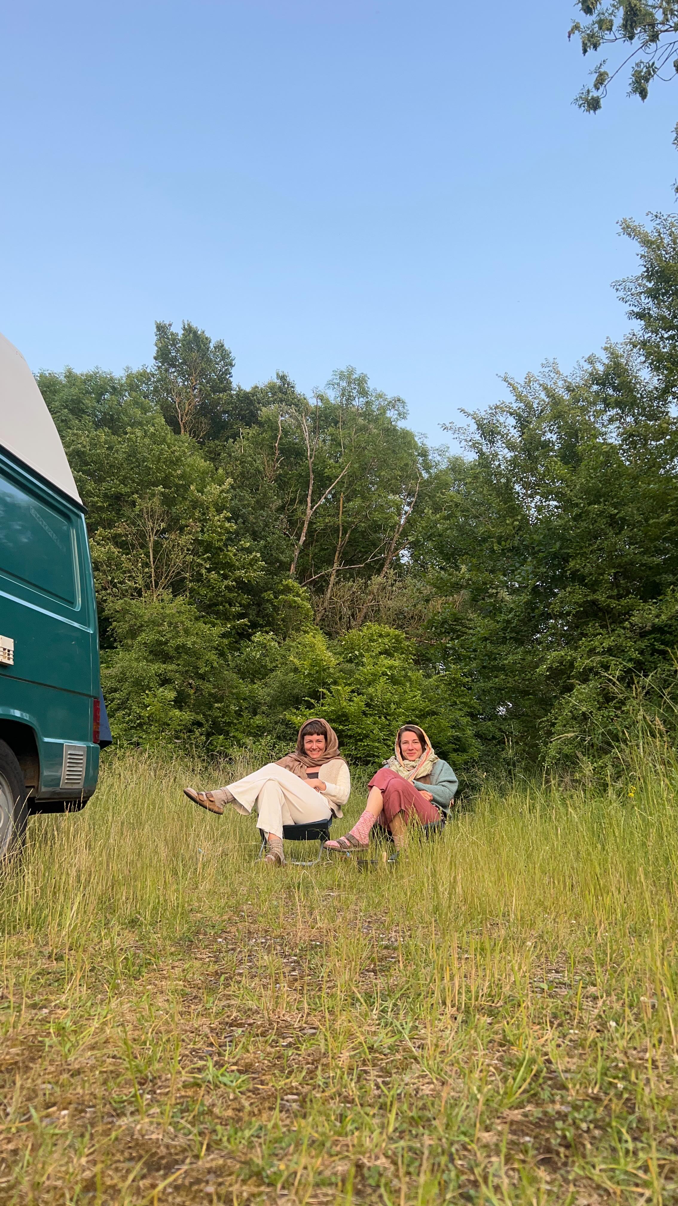 Breaking free from old relationship patterns
doesn’t begin with the next partner.
It begins with you.
With noticing how your body responds to closeness.
With catching the moment you want to people-please.
With pausing when you feel like shrinking, fixing, chasing, or shutting down.
This is nervous system work.
It’s inner child work.
It’s breath and boundaries and embodiment.
You don’t need to wait for another heartbreak to finally choose you.
You get to start now.
Gently.
Courageously.
In the most honest relationship of all — the one you have with yourself.
Hyper-independence.
Overgiving.
Anxiety masked as love.
Avoidance masked as strength.
Breaking free doesn’t happen overnight.
It started with breath.
With stillness.
With a different kind of safety — one that comes from inside.
In my coaching, we don’t just talk about relationships.
We untangle what lives in the body.
We soften what’s been hard for years.
We make space for new patterns to take root — slow, but real.
#nervoussystemhealing #relationalhealing #somaticcoaching #attachmentrepair #feminineembodiment