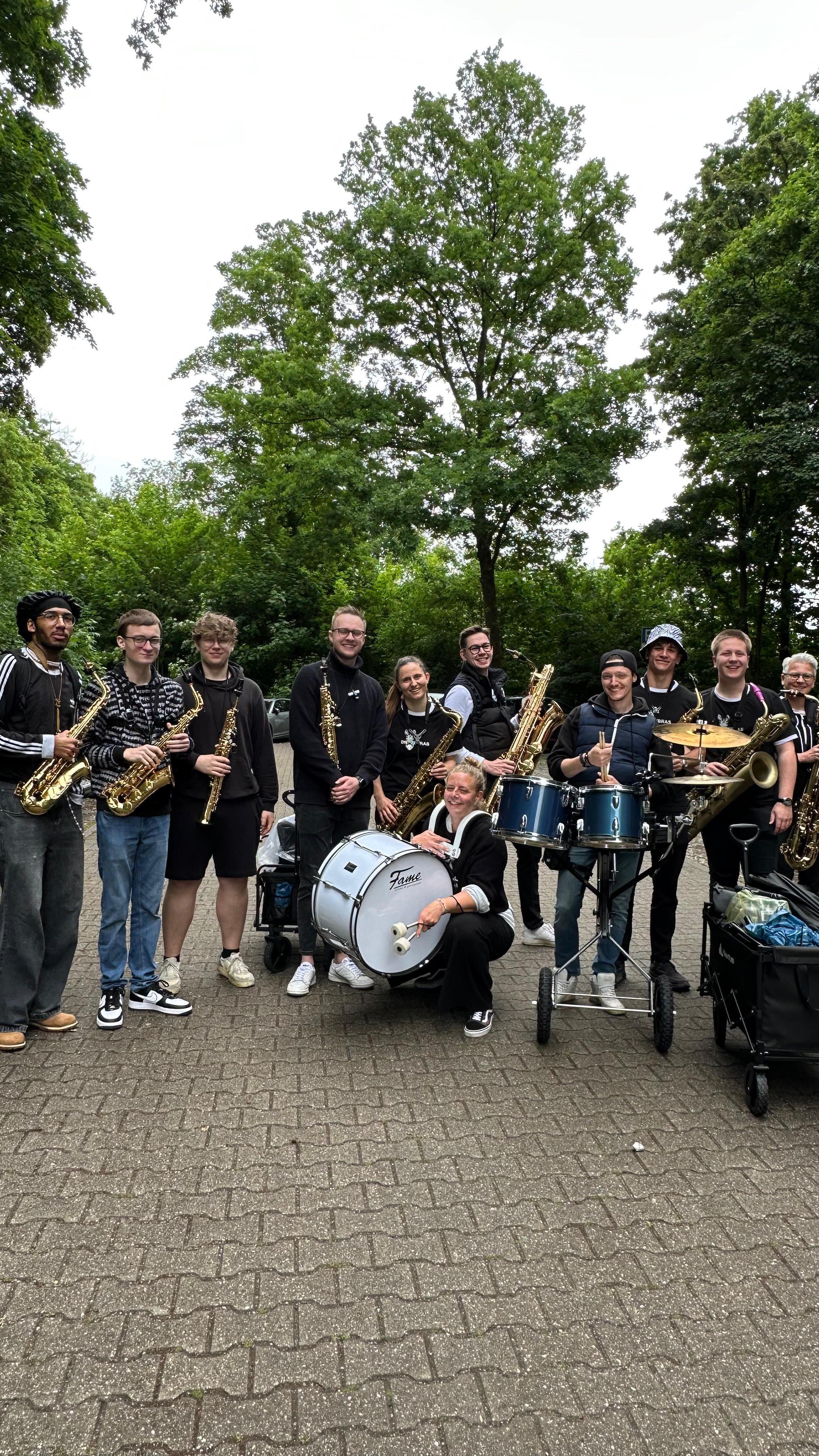 29.5.2025 Vatertag am Baldeneysee mit der Herde 🦓🦓🦓 🥳☀️
#zebras #brassband #diezebras #baldeneysee #vatertag #essenwerden