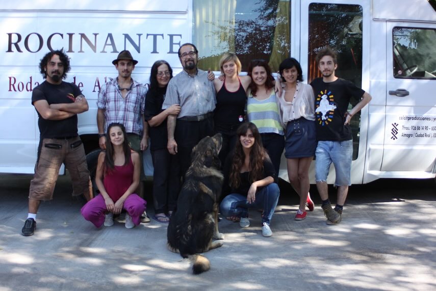 Elena es de esos personajes importantes para la compañía, inolvidables, imprescindibles.
Gracias a ella partimos nuestro nuestro periplo por España, siendo nuestra representante hasta ahora en esos territorios. Esto en nuestra incipiente carrera, forjó fuerte nuestra historia. Impulsora incansable, gracias por tanto, para nosotros y para el Teatro, por la hermosa Veleta, por creer, creer y creer.
Y nosotros que te dábamos por eterna.. no te olvidaremos nunca.