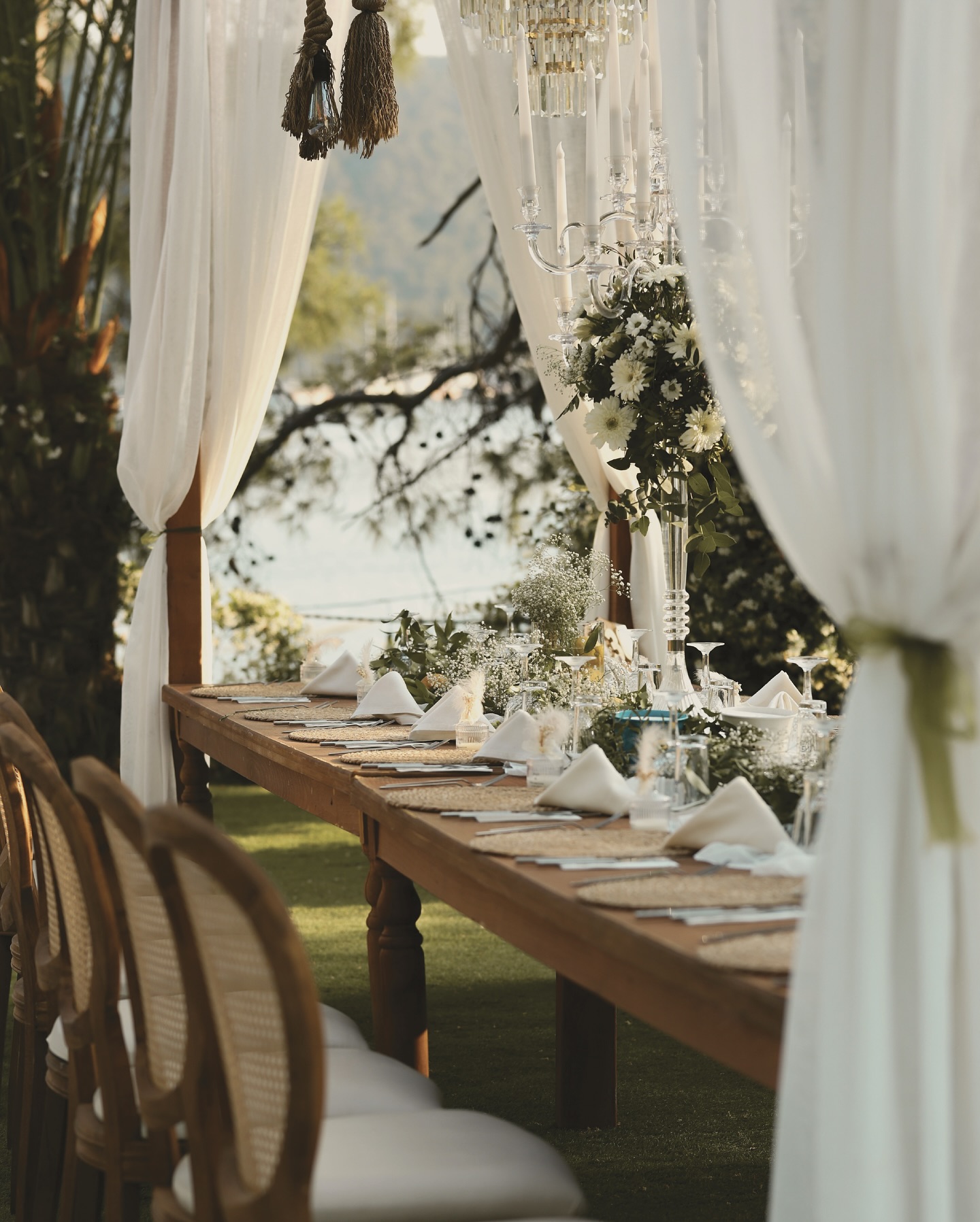 Luxury isn’t loud. It whispers in textures, tones and taste.
#Lovaurè #LuxuryWeddings #uaeweddings