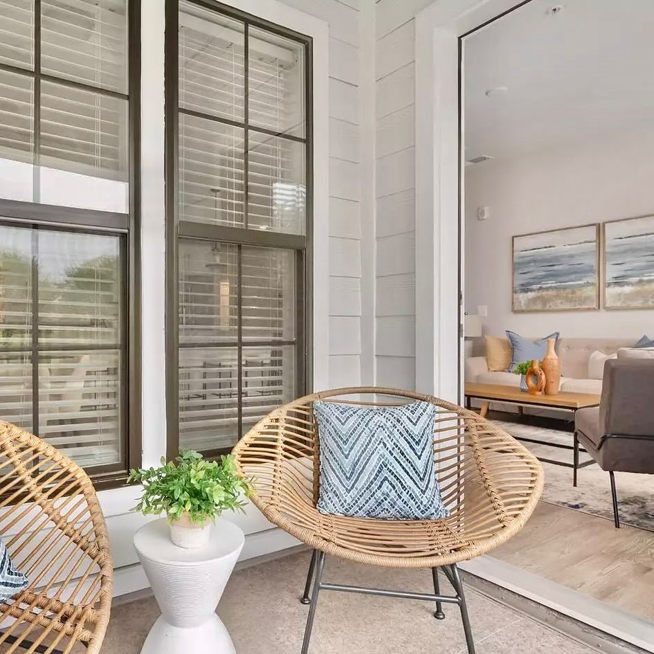 Summer vibes #vacantstaging #stagingsells #downtowncrown #compassrealestate #balconystaging