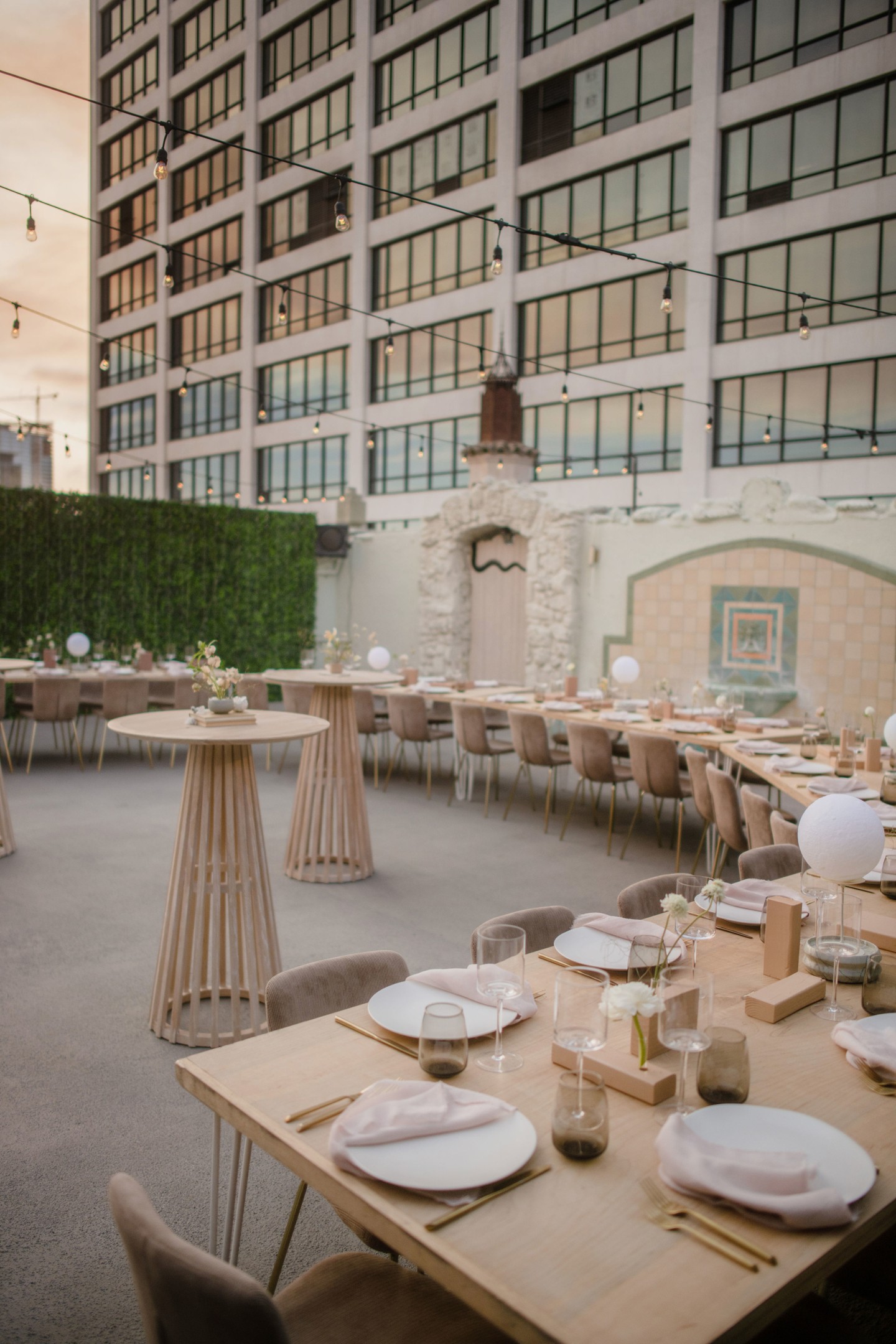 Whether you’re launching a product, hosting a donor dinner, or bringing your brand to life in a big way—this space makes an impression without needing much else. ✨
@iliabeauty + @clothandflame showed us how it’s done.
Scroll through to see how effortless elevated can be.
Event: @iliabeauty inspirational women dinner
Experience by: @clothandflame
Photography: @winonagrey
Rentals: @archiverentals
#DTLAvenue #BrandEvents #EventInspo #LosAngelesEvents #HistoricVenue #TheOviatt