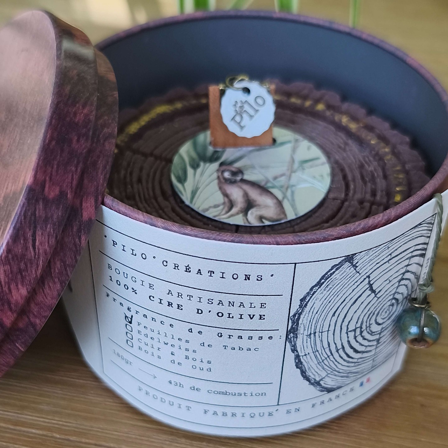 ✨ Messieurs, voici notre dernière collection dédiée exclusivement à vous ! Découvrez la bougie artisanale en cire d'olive, infusée d'une fragrance élégante de feuilles de tabac et de bois précieux. Chaque détail a été pensé pour éveiller vos sens et apporter une touche de sophistication à votre espace. 🕯️ Partagez vos premières impressions avec nous et visitez notre boutique en ligne pour explorer cette nouveauté ! 🌿
Visitez www.pilocreations.com pour plus d'élégance. #messieurs #fragrance #fashion #sens #bougieartisanal #ciredolive #elegance #hommechic #decointerieur #parfummaison #fetedesperes