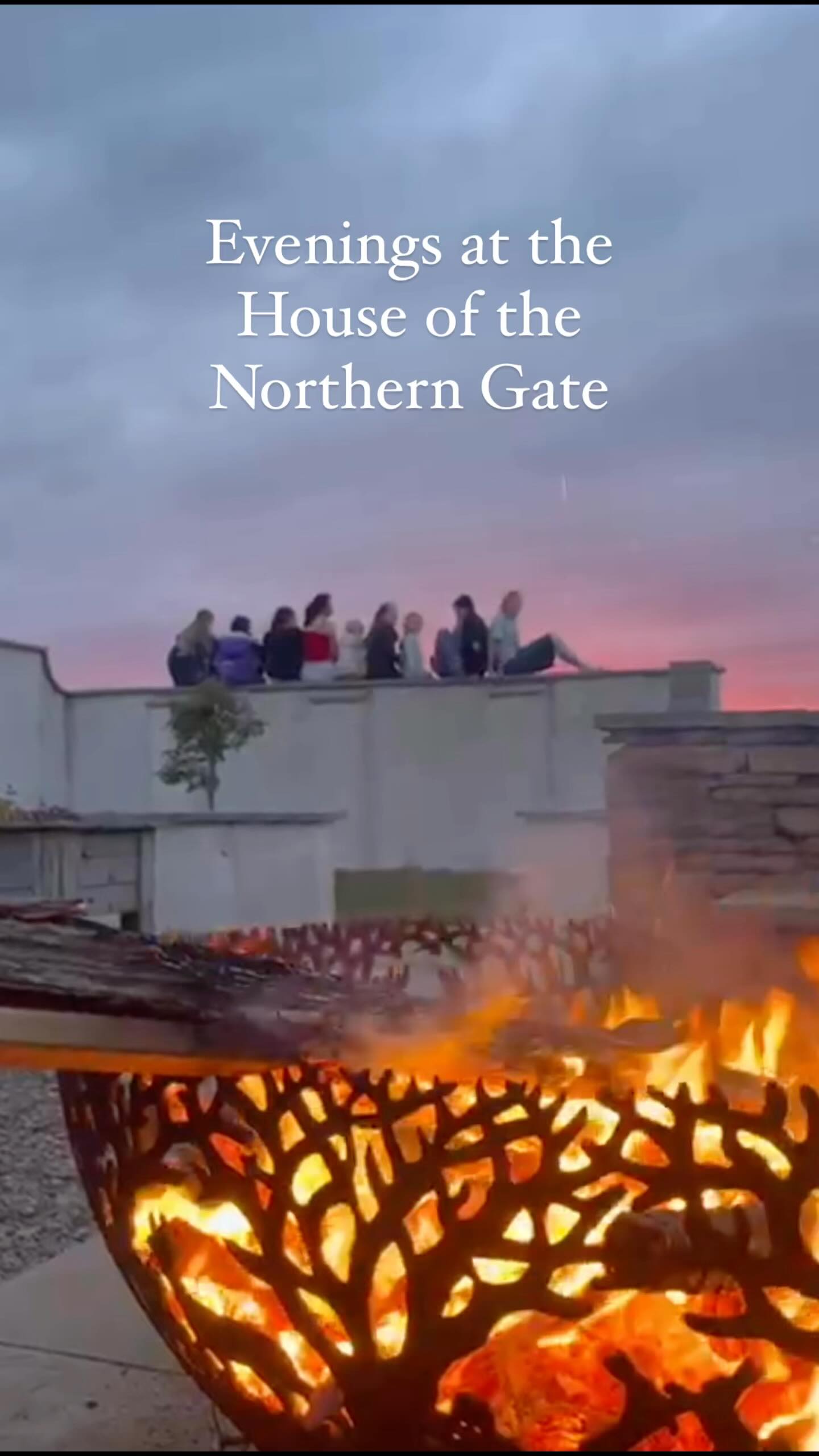Evenings like this. 🔥 As the sun sinks over the Pentland Firth, we gather by the fire, glasses in hand, stories in the air. This is what slow, wild luxury feels like. ✨
Come stay with us at the edge of the world. 🌿
#HouseOfTheNorthernGate #SunsetVibes #ScottishHighlandsRetreat #LuxuryStayUK #HiddenGemsUK #CozyEvenings #VisitCaithness #staysomewherespecial