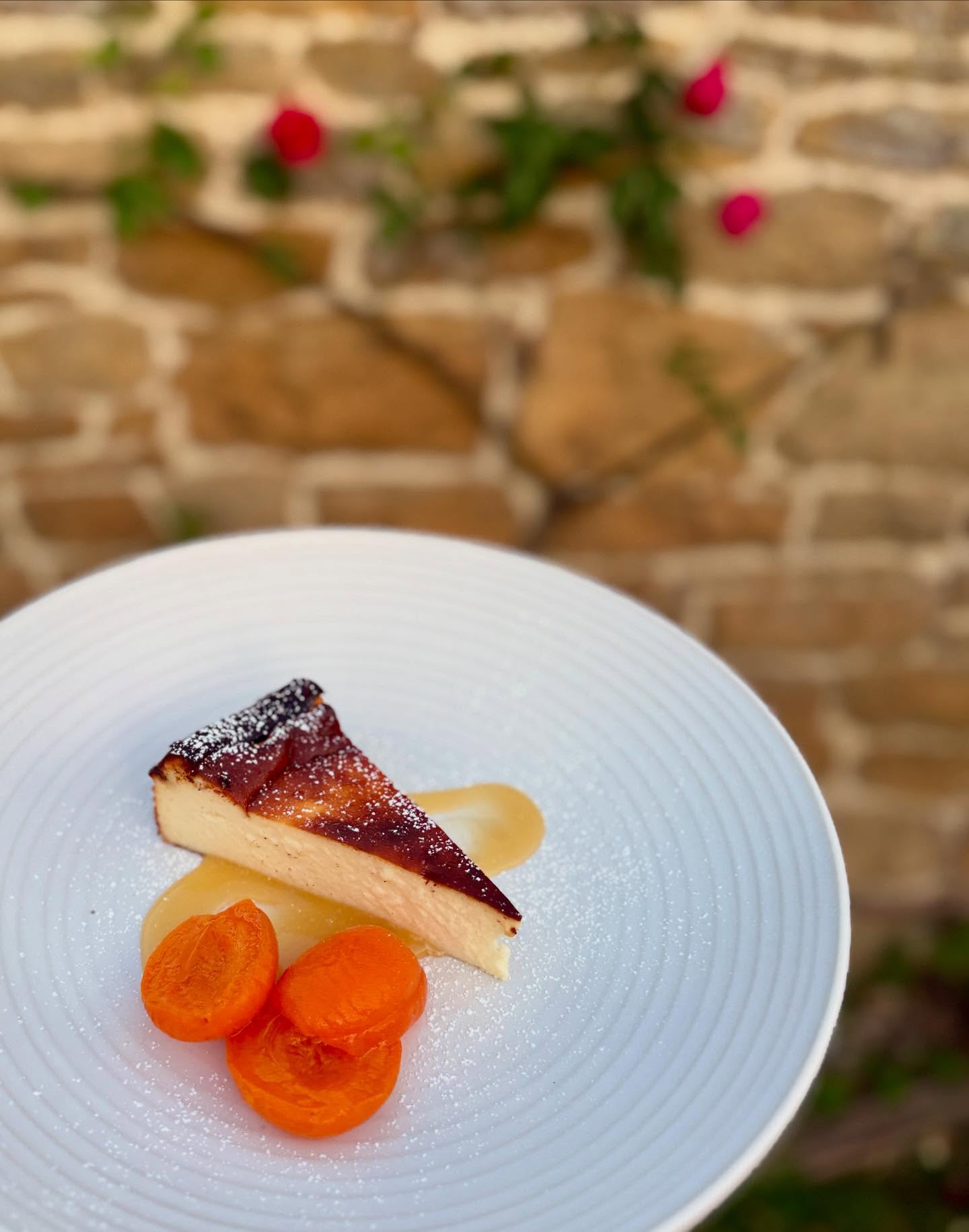 Burnt Basque cheesecake with poached apricots and lemon curd, a lovely dessert from yesterday's @tauruswines Wine Makers Feast with beautiful wines from @pegasusbaywine
#burntcheesecake #surreyevents #pegasusbaywine #summerdessert #eventprofs #guildford