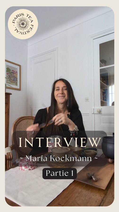 🎤 Qui est derrière le Paris Tea Festival ?
👉 Maria Kockmann, passionnée de thé depuis l’enfance.
Elle commence très jeune à boire des infusions… et ne s’est jamais arrêtée !
📍 Son déclic ? Une rencontre à l’université avec une étudiante taïwanaise qui lui fait découvrir le thé perlé, le gaiwan et les tout premiers gestes.
Le thé devient peu à peu son chemin de vie.
🍵 Après avoir participé au festival de thé à Berlin, Maria se dit : "Et pourquoi pas Paris ?"
Une ville de gastronomie, de passionnés, de savoir-faire.
Le thé mérite lui aussi un événement à son image.
🎉 Résultat ?
Le Paris Tea Festival : deux jours pour explorer, déguster, rencontrer et s'amuser.
📅 14 juin : Tea Tours et événements dans tout Paris
📅 15 juin : + de 50 exposants à la Maison Internationale – Paris 14e
🎥 Vidéo : @croco_tea
#ParisTeaFestival #MariaKockmann #CultureDuThé #Rencontres #MaisonInternationale #ThéÀParis #Teatime
______________________________________________________________________
🎤 Who's behind the Paris Tea Festival?
👉 Maria Kockmann, a tea enthusiast since childhood.
She started drinking infusions at a very young age... and never stopped!
📍 Her trigger ? An encounter at university with a Taiwanese student who introduced her to pearl tea, gaiwan and the very first gestures.
Tea gradually became her life path.
🍵 After taking part in the Berlin Tea Festival, Maria says to herself, “Why not Paris?”
A city of gastronomy, enthusiasts and savoir-faire.
Tea, too, deserves an event in its image.
🎉 The result?
The Paris Tea Festival: two days to explore, taste, meet and have fun.
📅 June 14: Tea Tours and events throughout Paris
📅 June 15: 50+ exhibitors at the Maison Internationale - Paris 14e
🎥 Video : @croco_tea