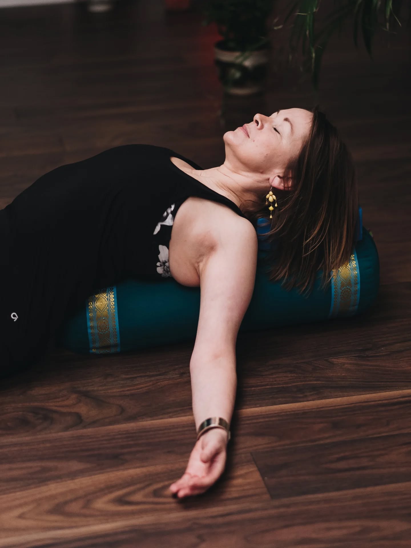 🌀 Rest is a Radical Act 🌀
In a world that glorifies hustle, choosing rest is revolutionary. Rest isn't laziness — it's nourishment, healing, and resistance.
At Temple of Yoga, we honour rest as a sacred practice. Our Yin Yoga and Conscious Rest classes are an invitation to pause, breathe deeply, and reset your nervous system.
✨ Weekly Yin with Louise
🕢 Wednesdays at 7.30 pm
Sink into stillness, stretch deeply, and soften the grip of stress.
🌙 Monthly Restorative Treat with Ayesha
🕡 Tonight! – Last Friday of the month at 6.30 pm (90 minutes)
A slower, longer session to deeply unwind, restore balance, and reconnect.
These practices support your body’s natural ability to recover — physically, emotionally, and energetically. In the quiet, we remember who we are.
📍Book your place bia the link in bio, reclaim your rest, and join us in the radical act of slowing down. Your nervous system will thank you.
#TempleOfYoga #YinYoga #RestIsRadical #RestorativeYoga #ConsciousRest #YogaForTheNervousSystem #SlowDown #Wellbeing #BanburyYoga #YogaClassUK #yogabanbury #mindfulness
#Banbury #banburyshire