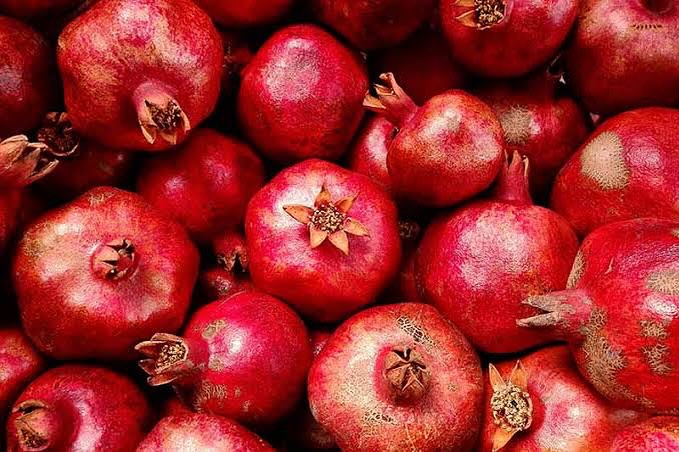 Special seasonal blend with fresh pomegranates tomorrow at @farmersmarketcarlton @melbournefarmersmarkets - on from 8am-1pm🫚
Getting antioxidants from fruits such as pomegranates is a great way to support overall health and prevent disease.
Also visit us every Saturday morning from 6-1130 at @palmbeachfarmersmarket
See you there 😀
