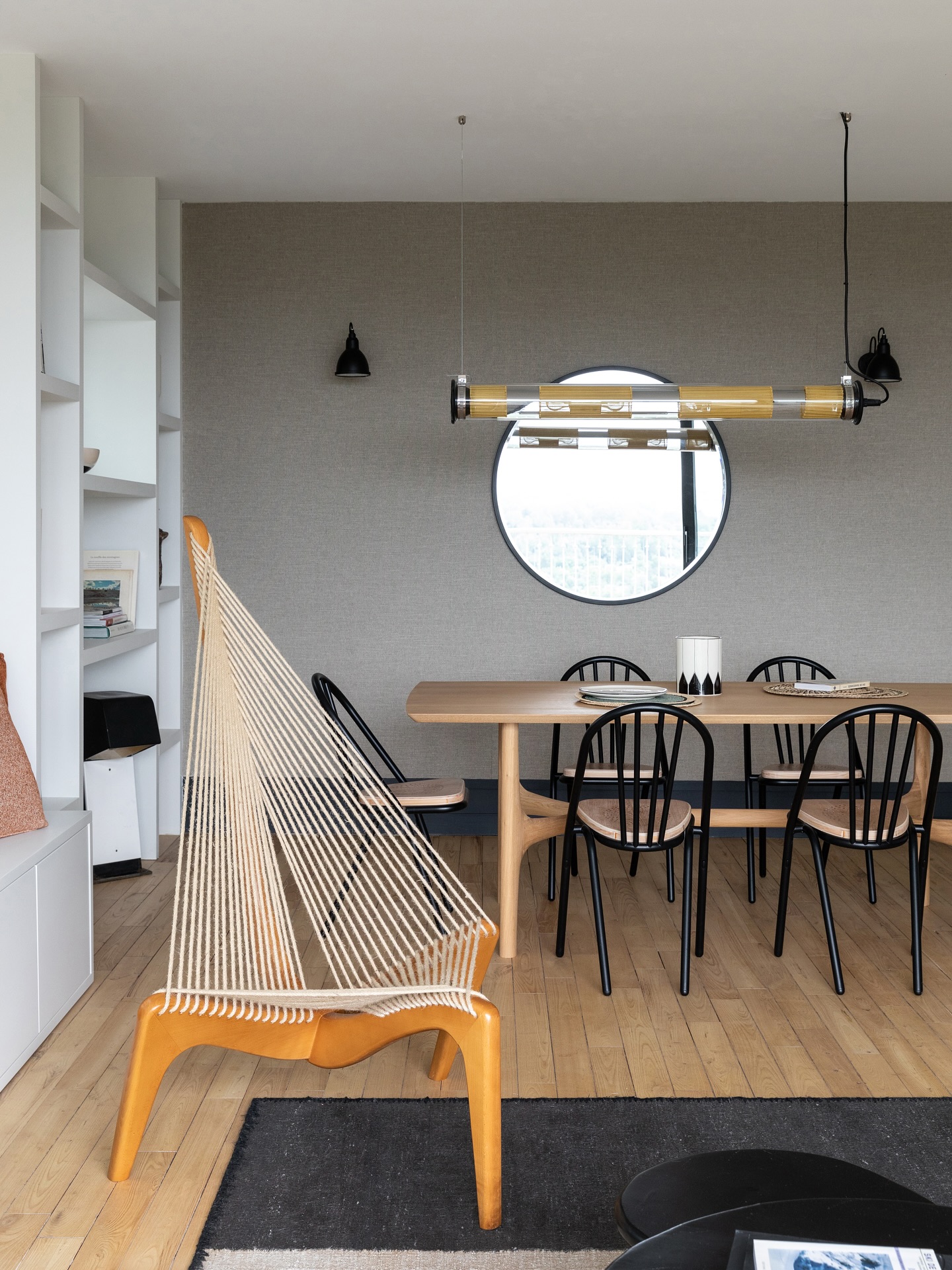 Poetic & Artistic Flat
..............….……….…......................................
. LAMARQUE
.Réaménagement d’un appartement de 60m2 : du bois, du textile, de la corde, du métal.
.La sensibilité d’un atelier d’artiste.
.
@atelier_bruneel @ethnicraft @maisondevacances @dcw_editions @farrowandball @larsenfabrics @elitisfrance @lensemblier @agence_olivier_leger @vincent_sheppard_furniture @lesformesutiles @maisonsarahlavoine ©️@bc.ateliers 📷 @bcdfstudio
.
.
.
#house #architectureinterieure #art #photoofthedays #architecture #harparmchair #circa #jorgenhovelskov #design #light #wood #interiordesign #wood #design #elitis #picoftheday #parquet #rope #atelierdamienbruneel #larsenfabrics #iglyon #monlyon #igdecor #architectureinterieure #onlylyon #architecturelovers #bcateliers