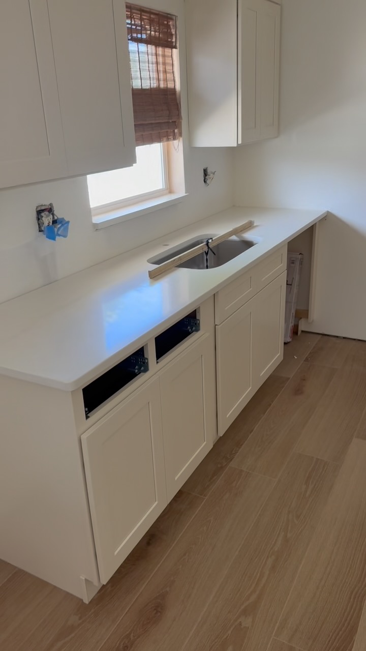 ✨ Happy Friday from Elegant Marble & Granite Design!
Looking to upgrade your kitchen or bathroom? Today is the perfect day! Stop by and explore our stunning selection of Quartz slabs — find the perfect piece to elevate your space.
📍 Visit our showroom today!
📞 Call or Text: 813-786-7399 / 813-391-0764
⸻
#ElegantMarbleAndGraniteDesign #GraniteCountertops #QuartzCountertops #TampaGranite #StoneDesign #KitchenRemodel #BathroomRemodel #HomeRenovation #FridayVibes #FridayInspiration #MarbleLovers #QuartzDesign #TampaHomes #CustomCountertops