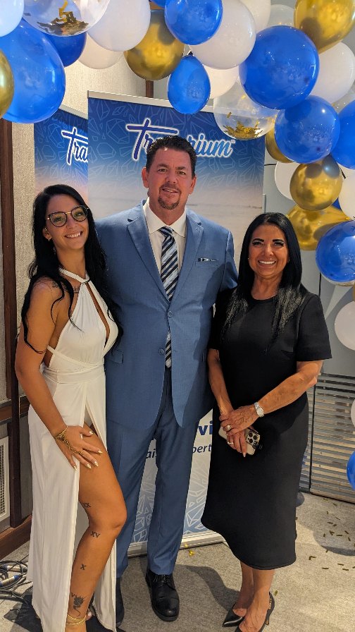 🎥 Événement Paris 2023 🇫🇷
Un moment capturé pendant la pause… avec une partie de notre belle équipe francophone 💫
J’aime tellement ces événements :
ça bouge, ça vibre, ça transforme. 🔥
Et là, on faisait juste DAN-SER 💃
Ressentez-vous l’énergie ?
Parce que moi, je la sens encore…
Et je peux déjà te dire :
👉 celle du prochain événement va être explosive.
Tu veux la vivre avec nous ? 😏
#événementparis #équipefrancophone #traveltribe #vivantensemble #libertéetconnexion #souvenirmagique #fyp #foryoupage #fypシ゚