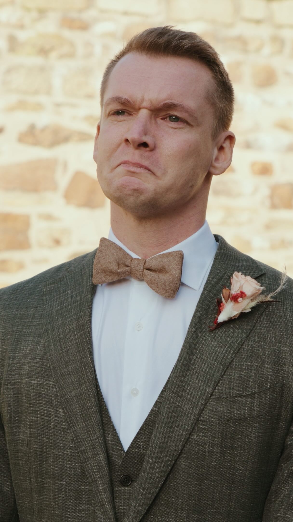 Ihr wollt nicht nur ein Hochzeitsvideo, das an euren schönsten Tag erinnert –
ihr wollt ein Video, das wirklich von euch erzählt.
Mit einzigartiger Musik,
geschrieben nur für euch –
auf Deutsch, Englisch oder Spanisch. 💛
Ich liebe es, eure Geschichte in Bildern & Tönen spürbar zu machen –
ganz persönlich, ganz emotional, ganz ihr.
Wenn ihr neugierig seid, was alles möglich ist:
Schreibt mir! ✨
Ich erzähle euch gern, wie ihr zu eurem eigenen Song kommt –
als besondere Ergänzung zu eurem Hochzeitsfilm. 💫#weddingvideo #hochzeitsvideonrw #hochzeitsvideo #hochzeitsvideografie #persönlicheslied